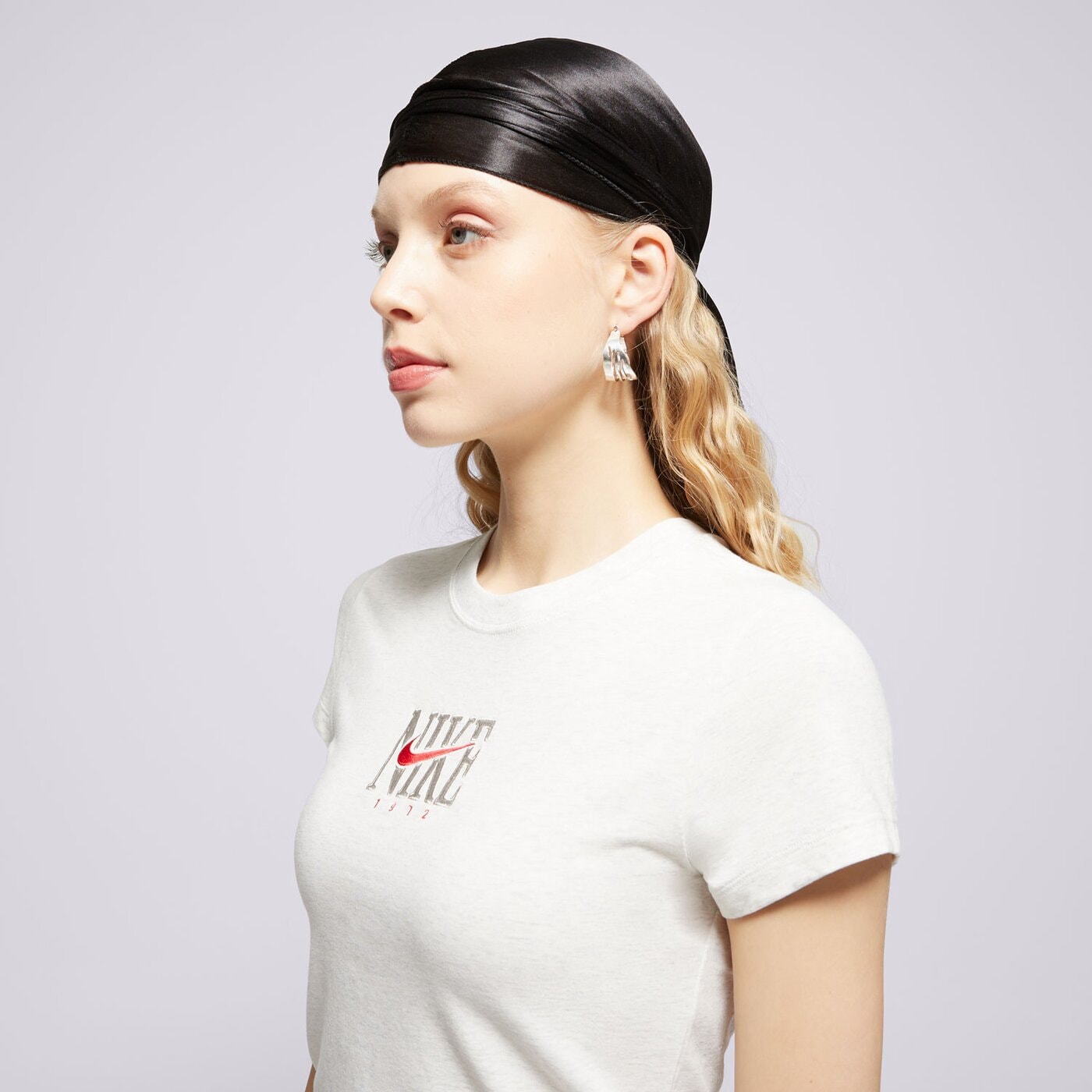 Дамска тениска NIKE ТЕНИСКА W NSW SS SLIM TEE PNX GRX ib2444-051 цвят бял