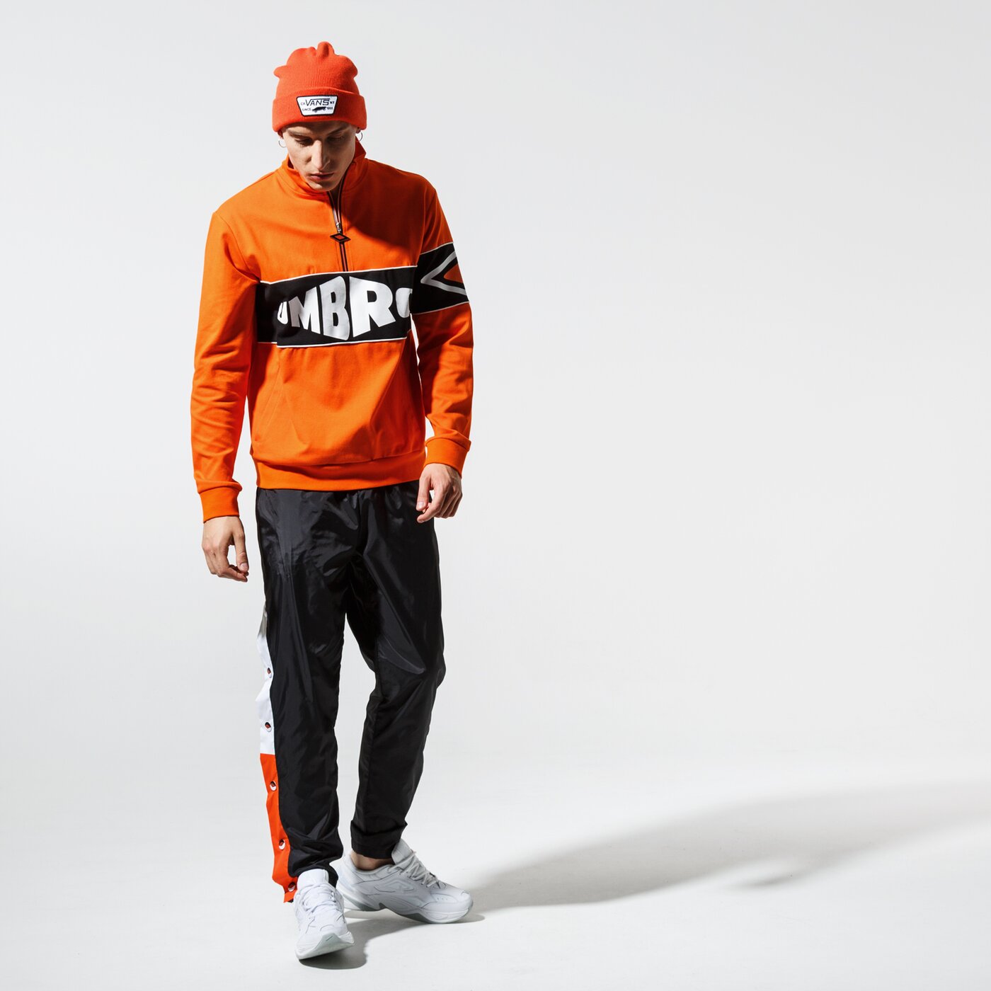 Мъжки панталони UMBRO ПАНТАЛОНИ CLASSIC SNAP PANTS ul39spm84001 цвят черен