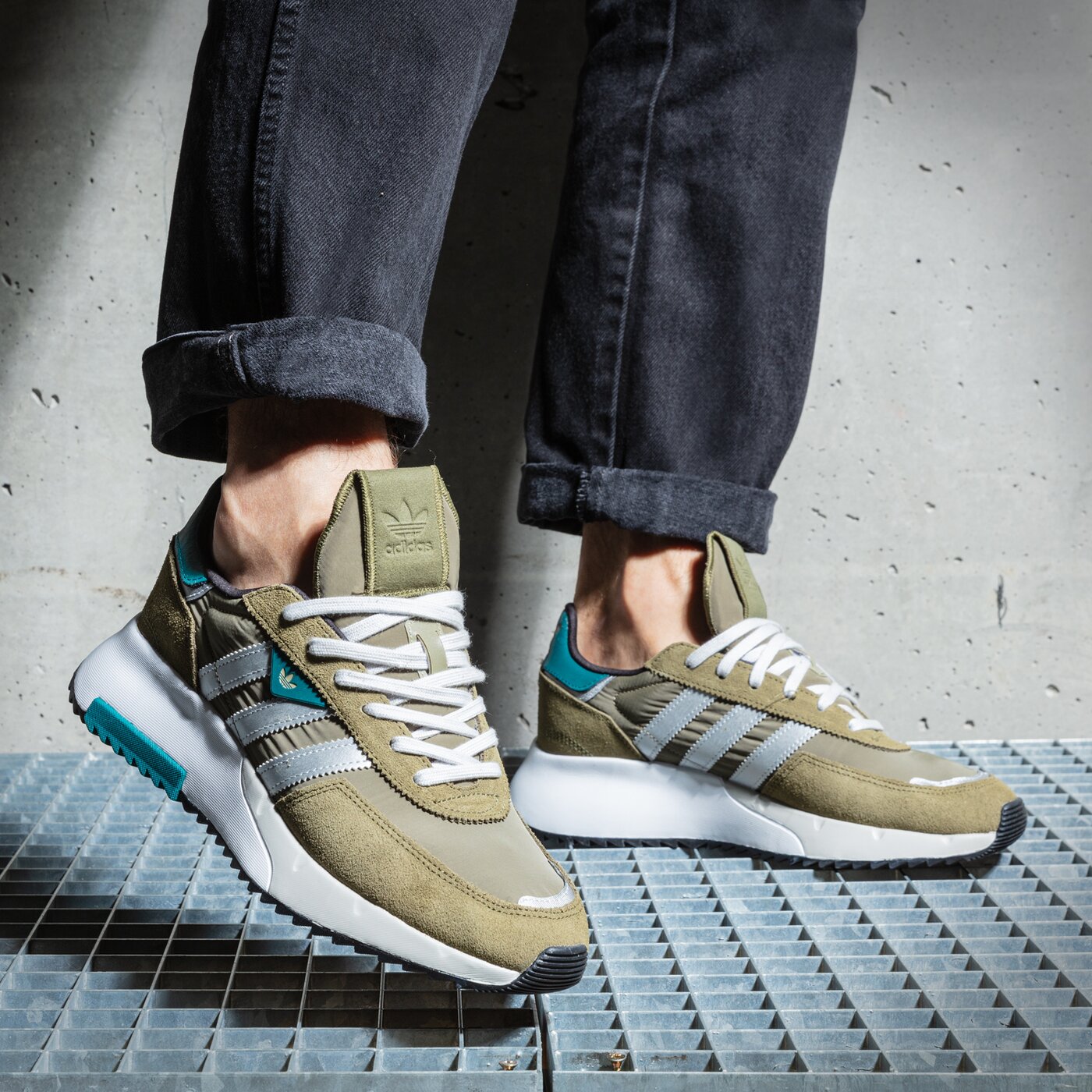 Мъжки маратонки ADIDAS RETROPY F2 gw0505 цвят каки