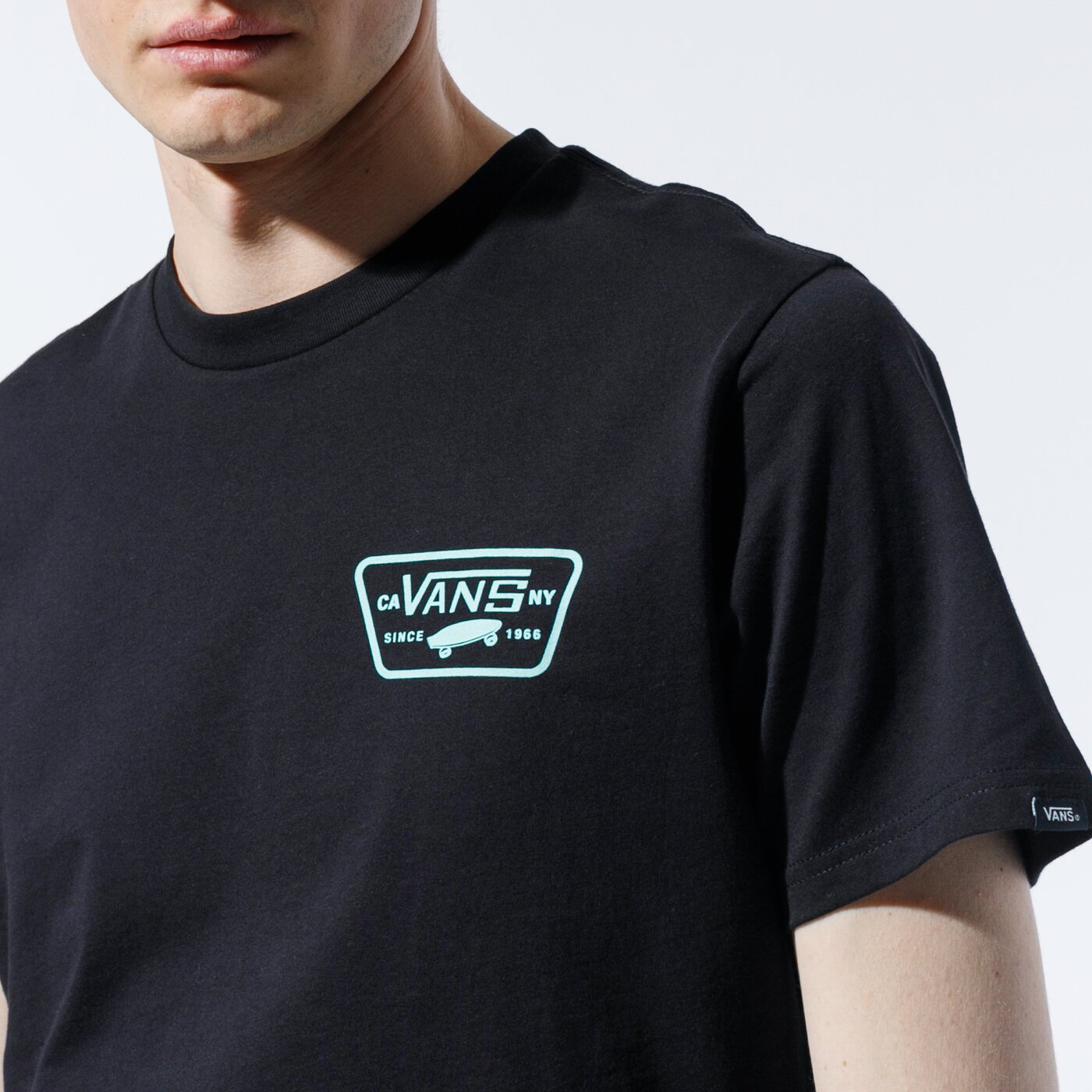 Мъжка тениска VANS ТЕНИСКА FULL PATCH BACK SS vn0a3h5kylo1 цвят черен