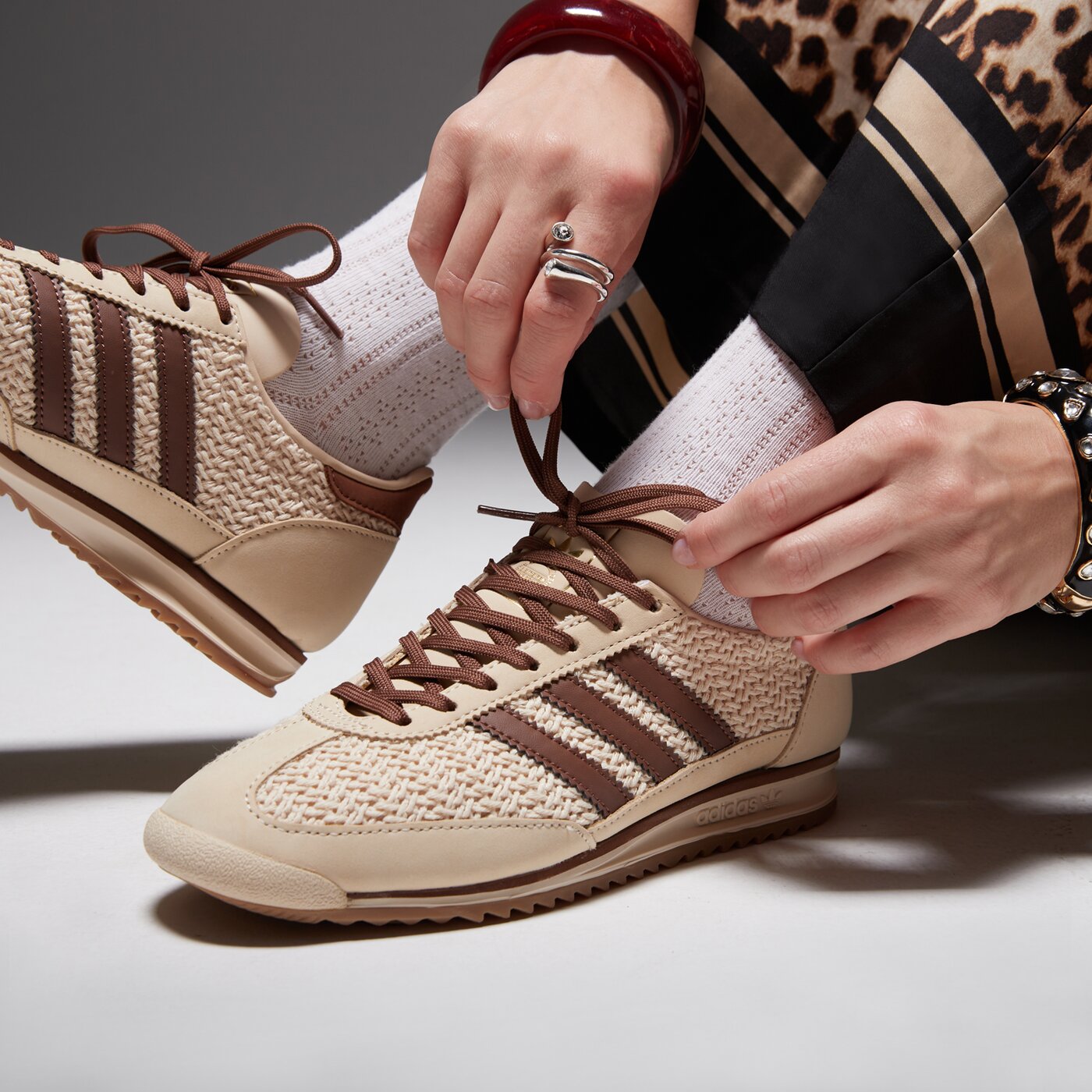 Дамски маратонки ADIDAS SL 72 OG W jr4229 цвят бежов