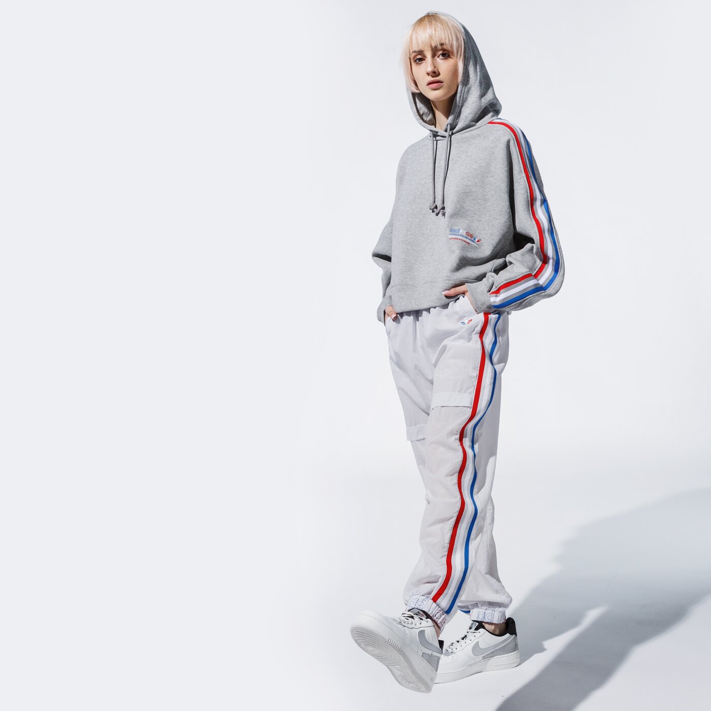Дамски суичър ADIDAS СУИТЧЪР С КАЧУЛКА HOODIE gn2855 цвят сив