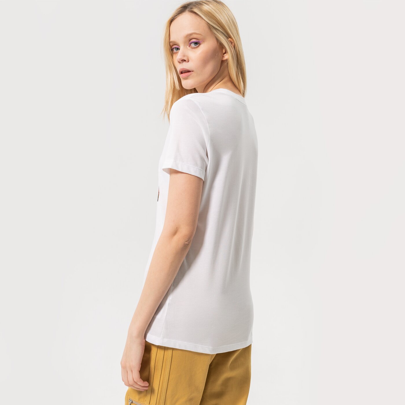 Дамска тениска NIKE ТЕНИСКА W NK DF SWSH FLY SSNL SS TEE NBB dn3048-100 цвят бял