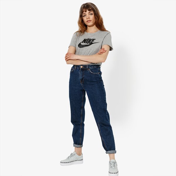 Дамска тениска NIKE ТЕНИСКА SS W NSW TEE ESSNTL ICON FUTURA SPORTSWEAR bv6169-063 цвят сив