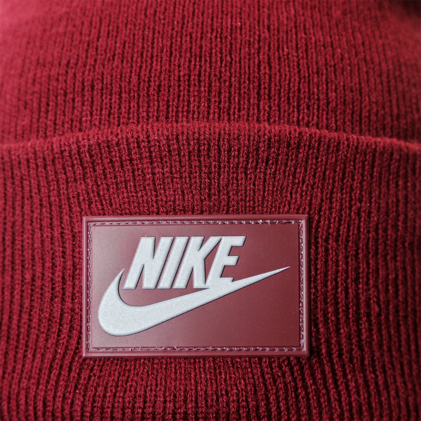 Дамска зимна шапка NIKE ЗИМНА ШАПКА U NSW CUFFED BEANIE FUT FLASH da2021-638 цвят бордо