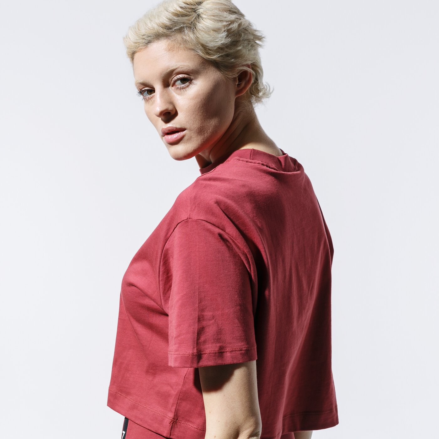 Дамска тениска NIKE ТЕНИСКА W NSW AIR ТОП SS bv4777-661 цвят бордо