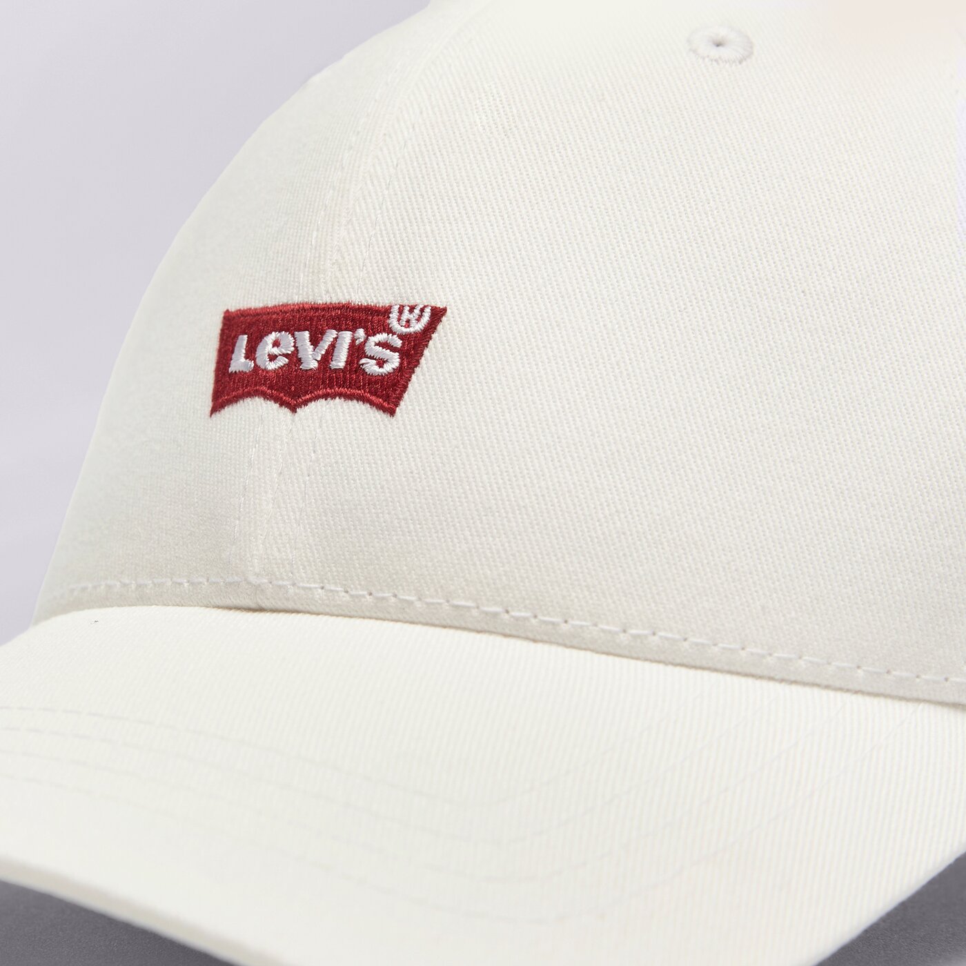 Дамска шапка с козирка LEVI'S ШАПКА HOUSEMARK FLEXFIT CAP d7723-0001 цвят бял