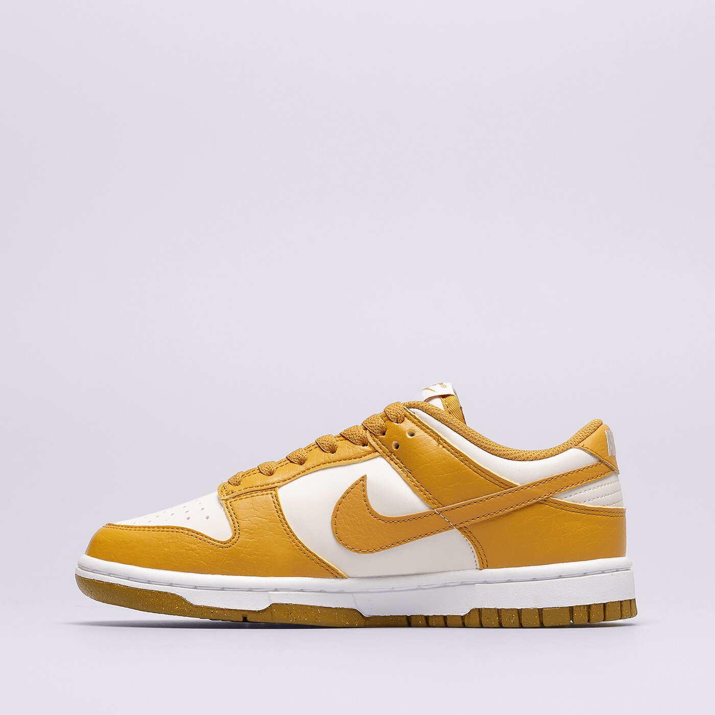 Дамски маратонки NIKE DUNK LOW NEXT NATURE dn1431-001 цвят оранжев