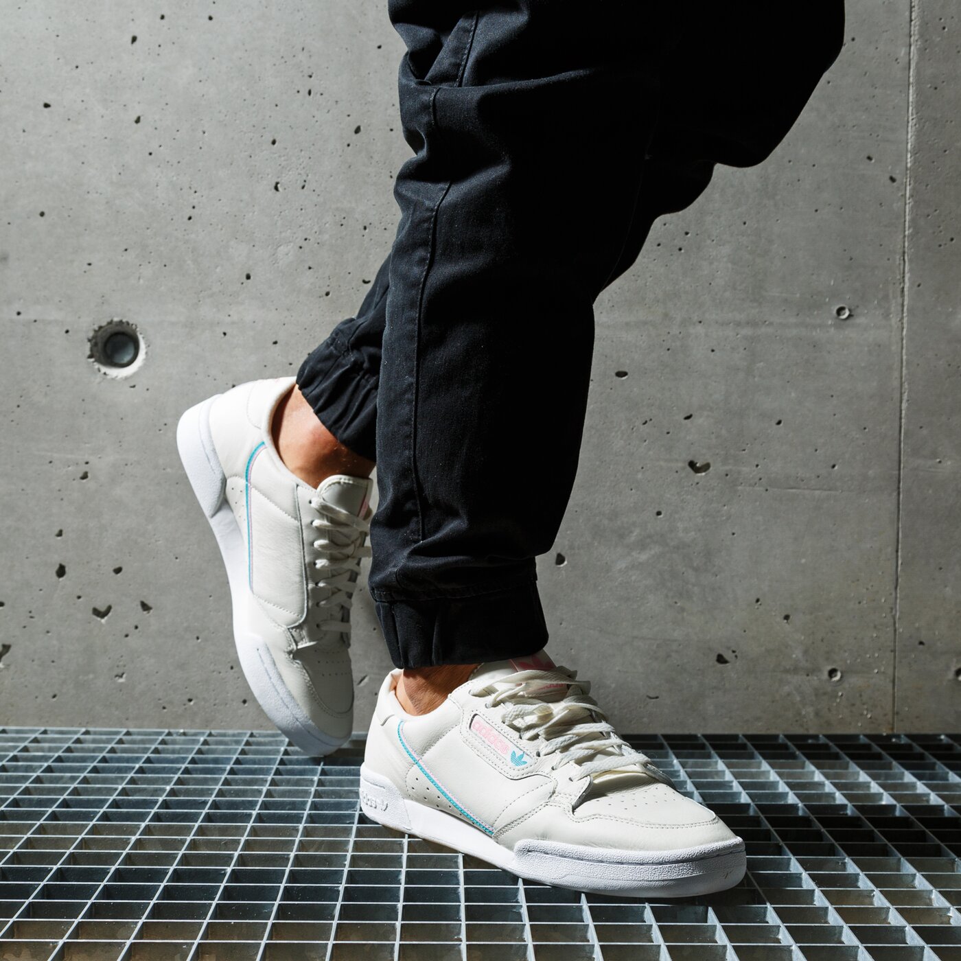 Мъжки маратонки ADIDAS CONTINENTAL 80 ee5357 цвят бял