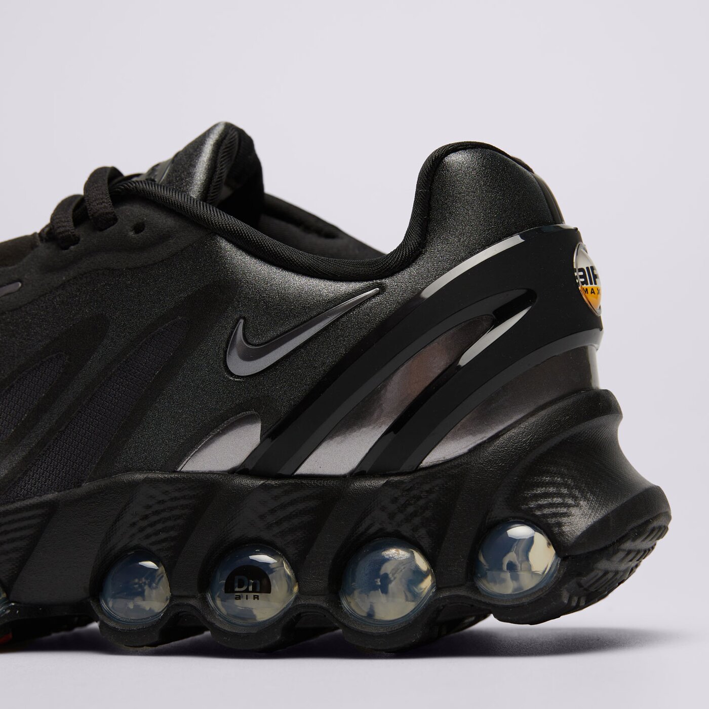 Дамски маратонки NIKE W AIR MAX DN8 hf5509-002 цвят черен