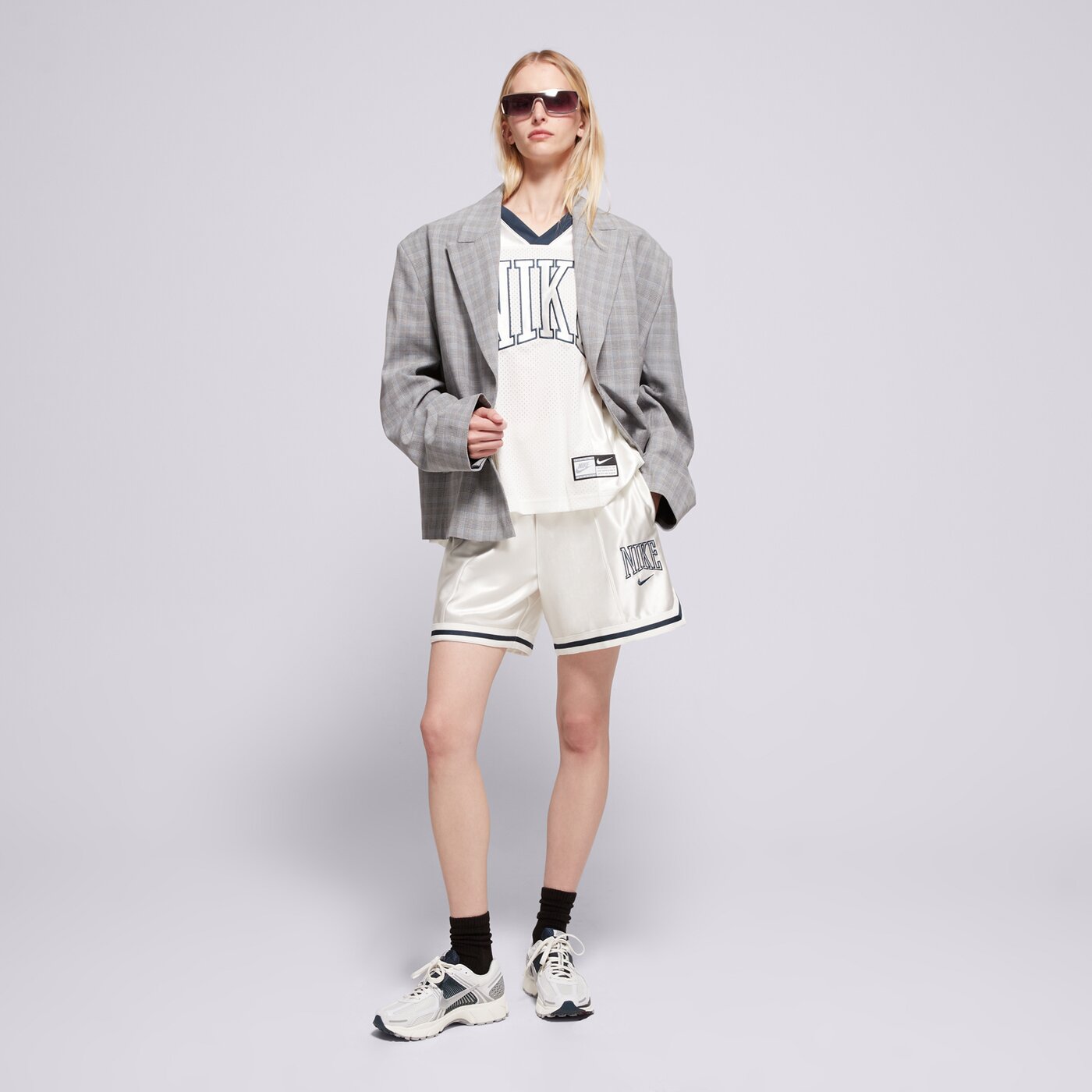 Дамски къси панталони NIKE ШОРТИ W NSW STREET 6" SATIN GX SHRT hj0163-133 цвят кремав