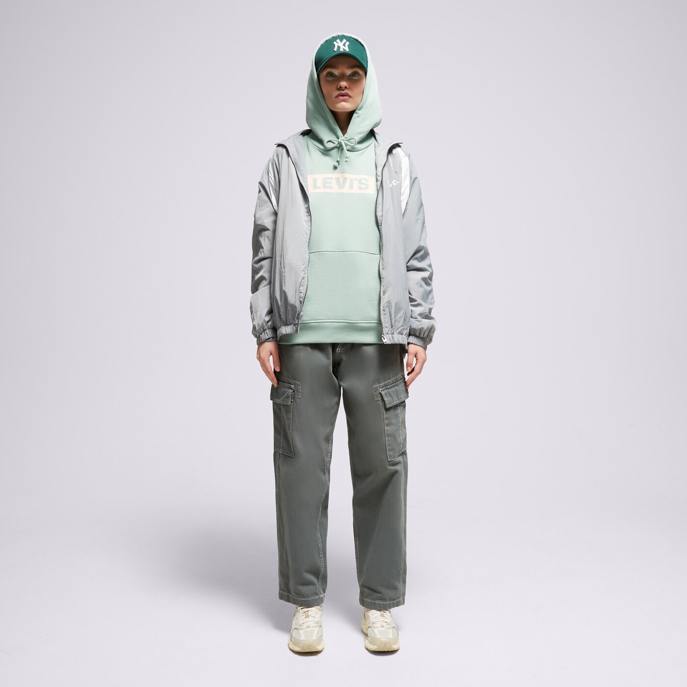 Дамски суичър LEVI'S СУИТЧЪР С КАЧУЛКА GRAPHIC STANDARD 18487-0249 цвят зелен