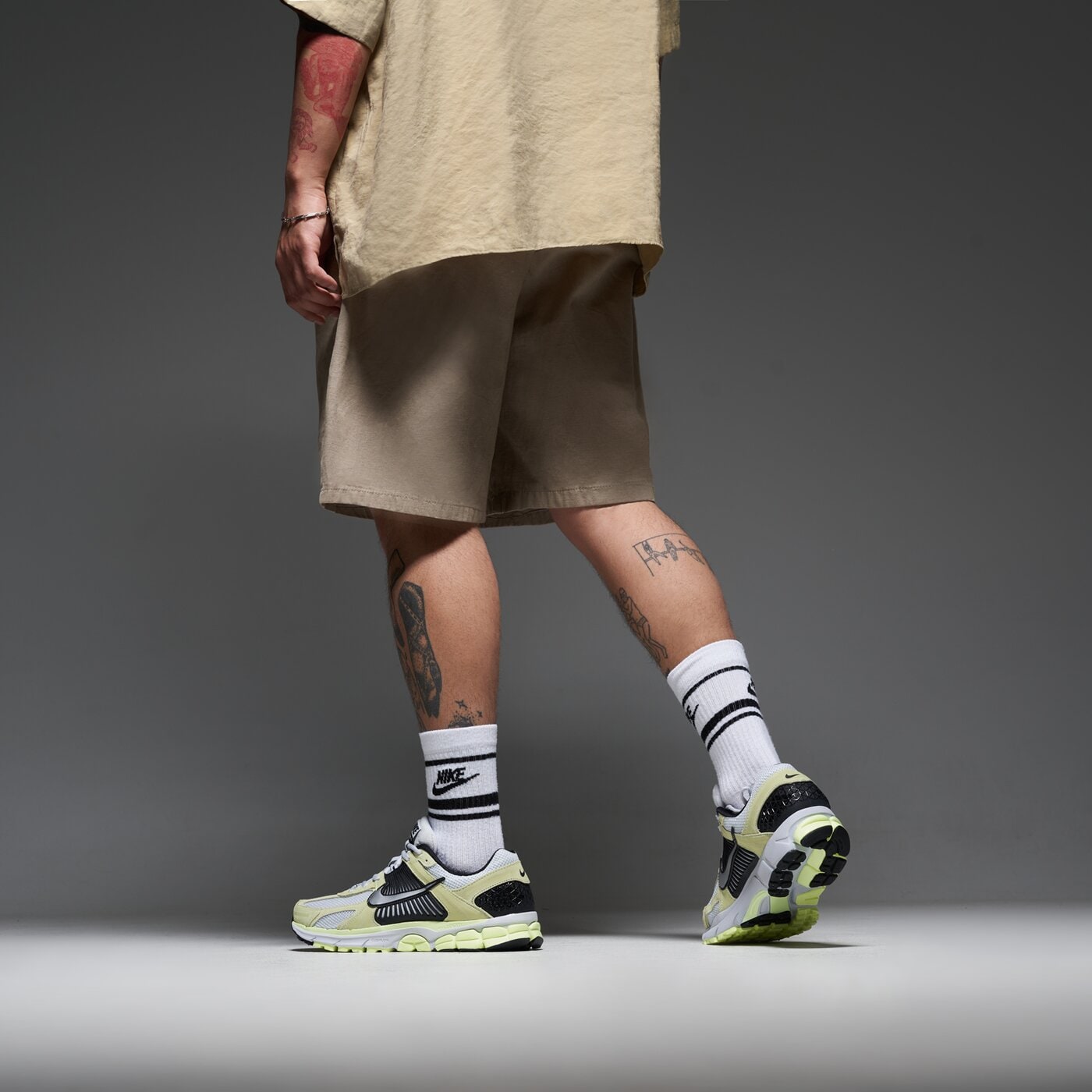 Мъжки маратонки NIKE ZOOM VOMERO 5 hf1553-700 цвят сив