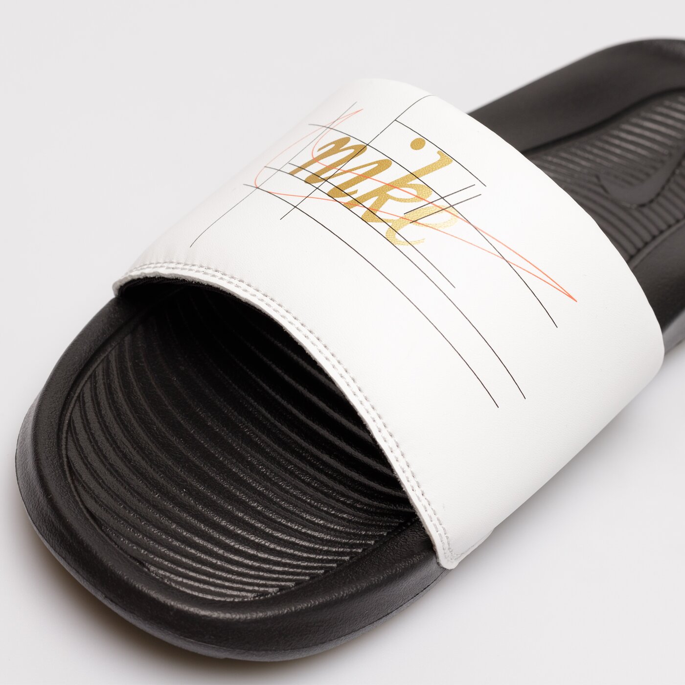 Мъжки чехли и сандали NIKE VICTORI ONE PRNT cn9678-103 цвят бял