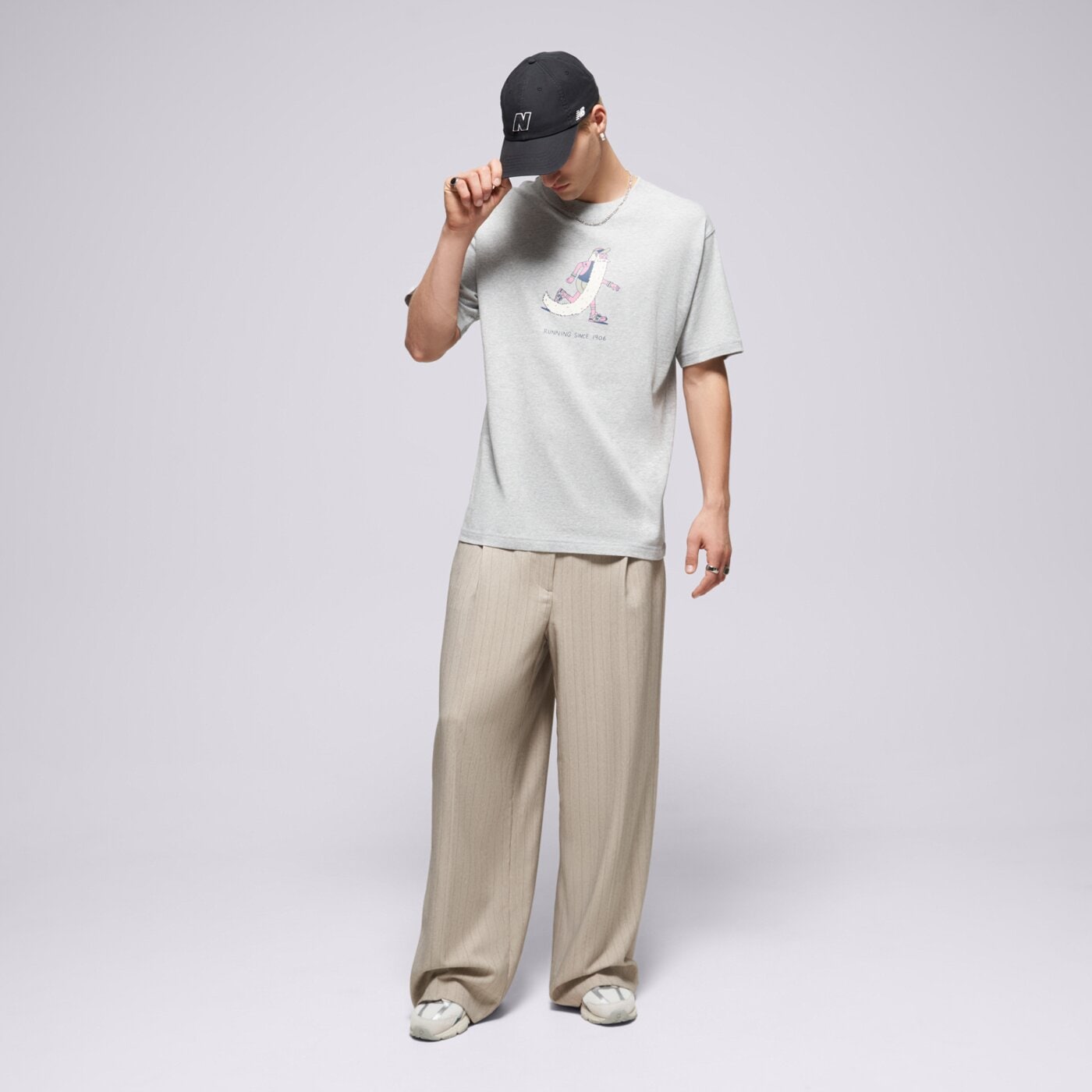 Мъжка тениска NEW BALANCE ТЕНИСКА BEARDED RUNNER ТЕНИСКА mt53941ag цвят сив