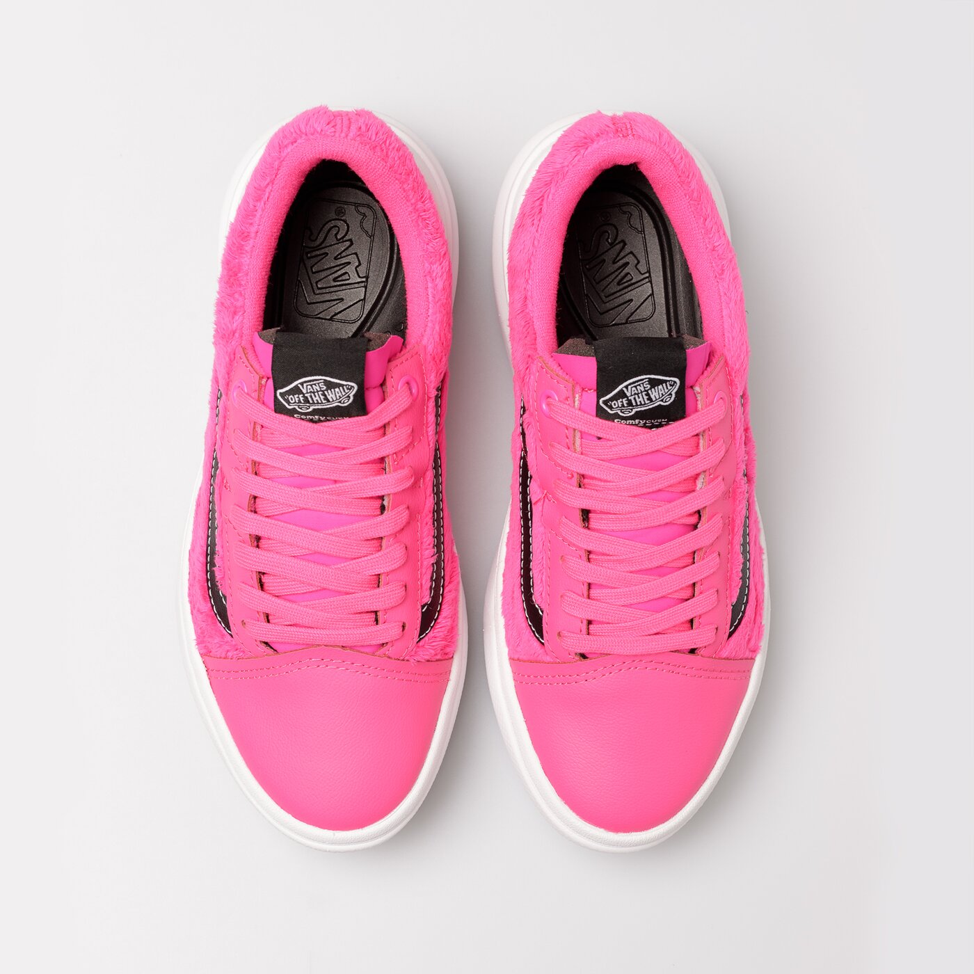 Дамски маратонки VANS UA OLD SKOOL OVERT CC vn0a7q5epnk1 цвят розов