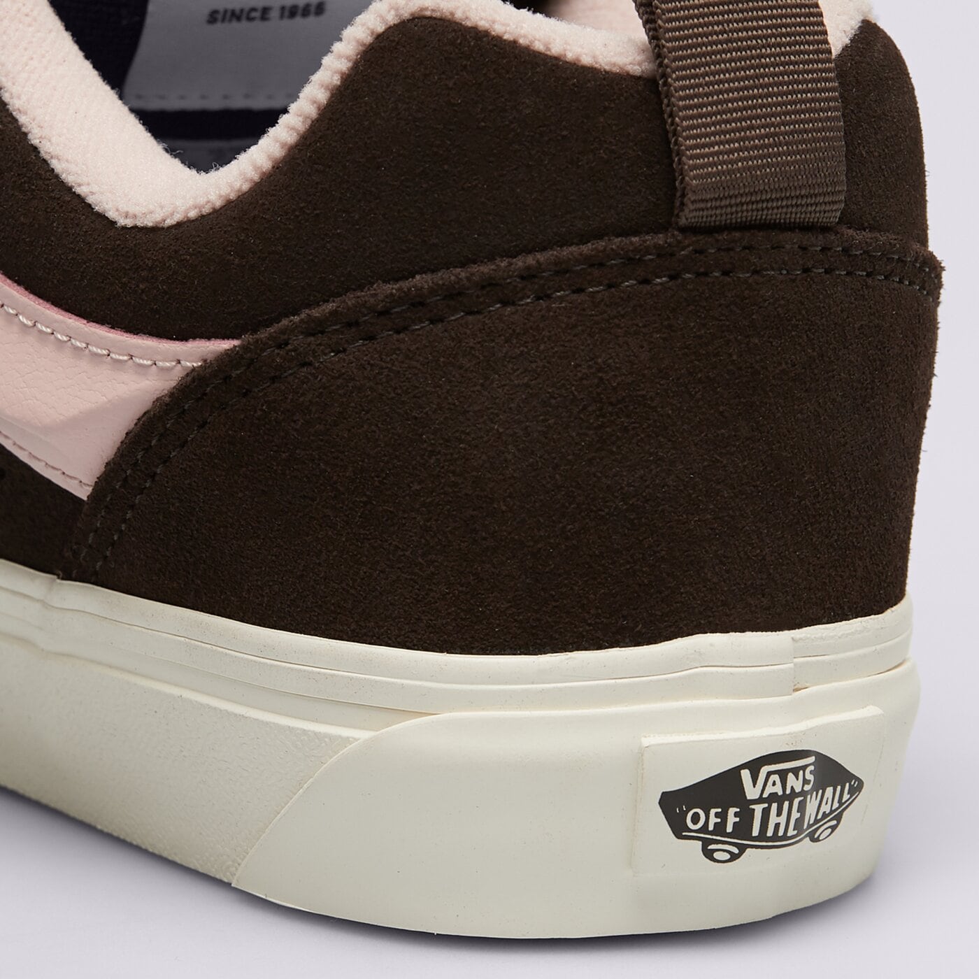 Дамски маратонки VANS KNU SKOOL  vn000d75o3n1 цвят кафяв
