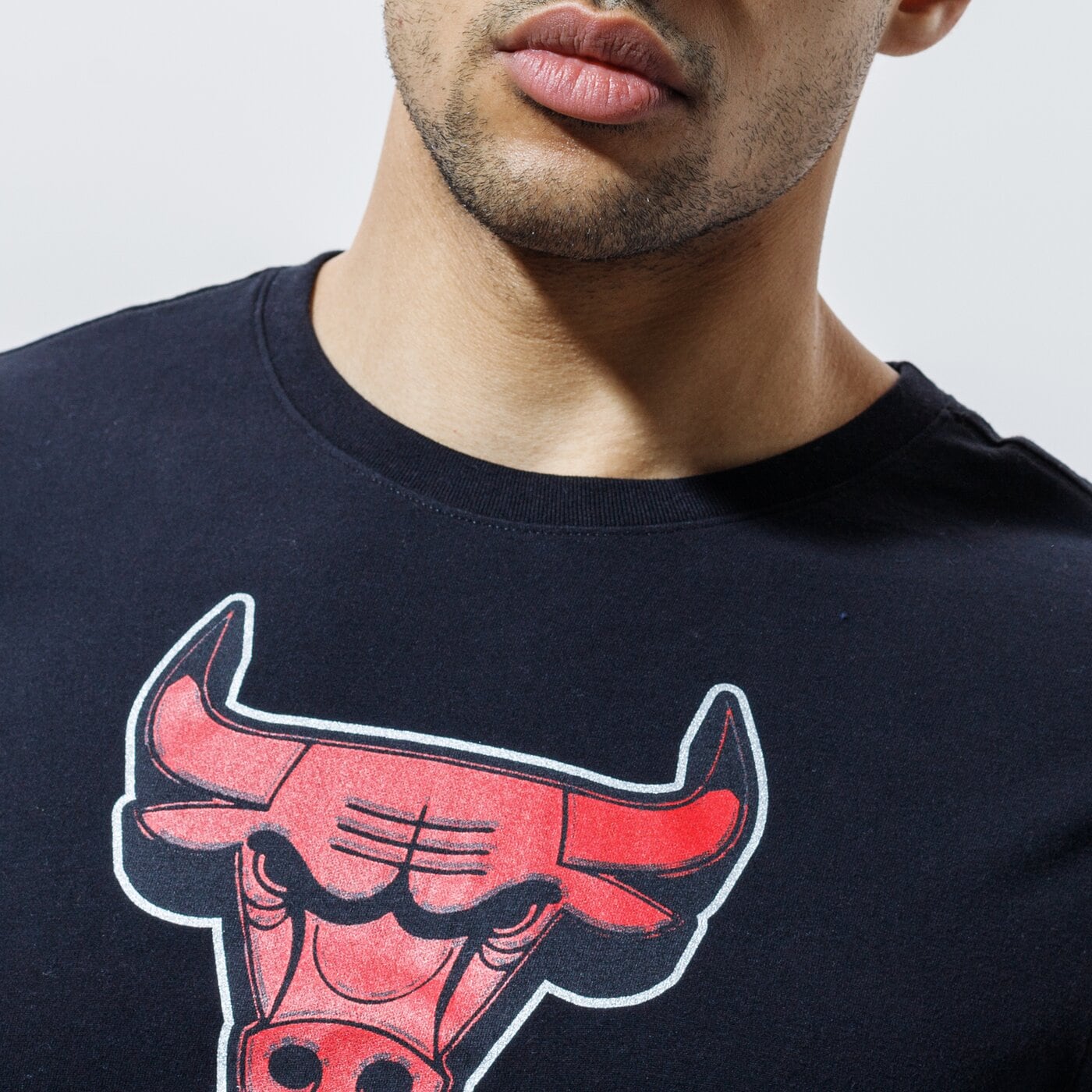 Мъжка тениска NIKE ТЕНИСКА CHICAGO BULLS TEE EARNED EDITION ERND LGO NBA cz7245-010 цвят черен