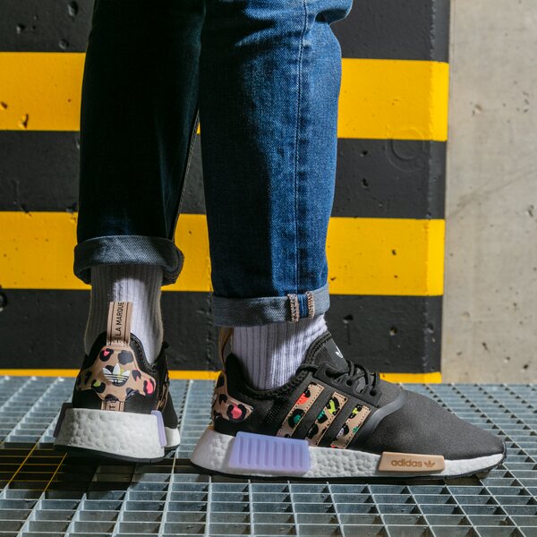 Дамски маратонки ADIDAS NMD_R1 W h00670 цвят черен