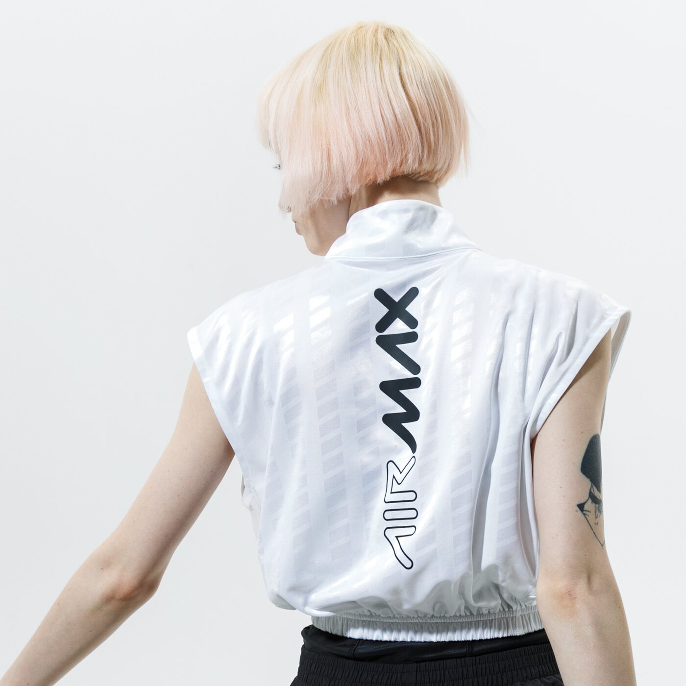 Дамска тениска NIKE ТЕНИСКА SPORTSWEAR cz8288-100 цвят бял