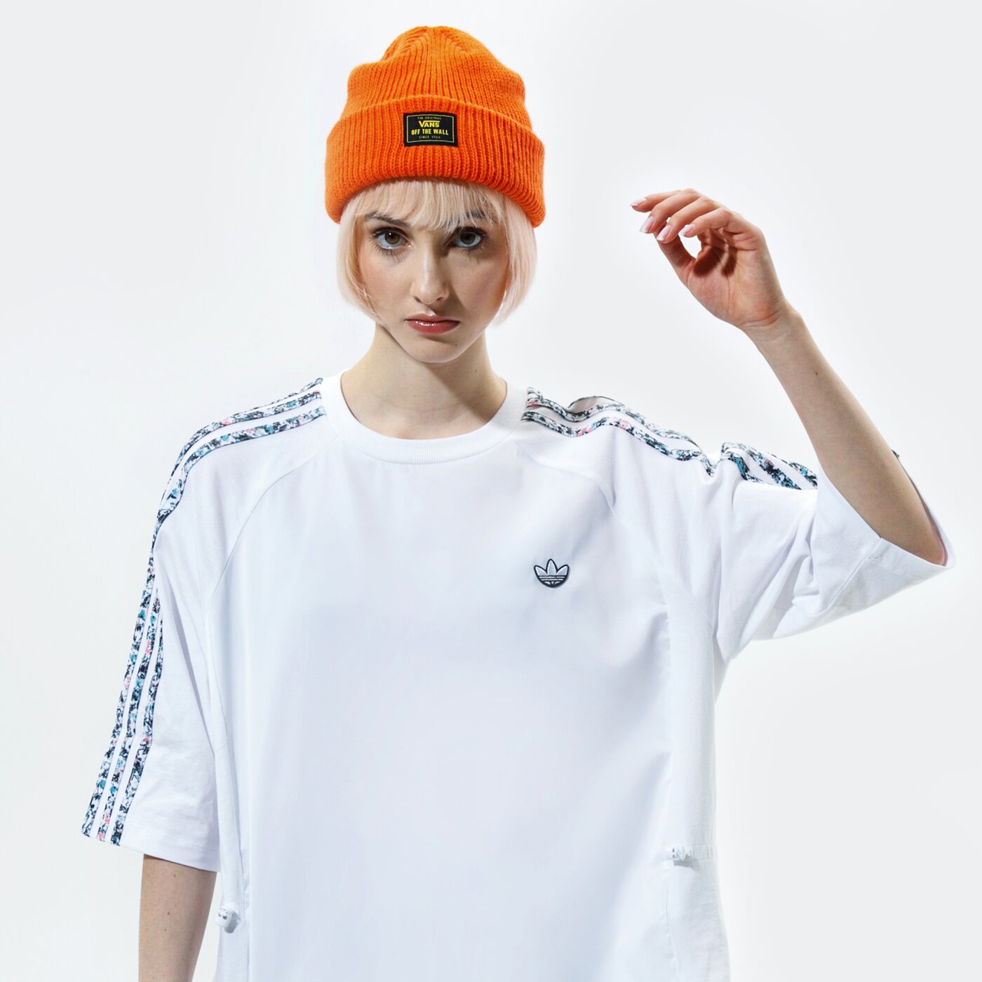 Дамска тениска ADIDAS ТЕНИСКА BOXY ТЕНИСКА gn3119 цвят бял