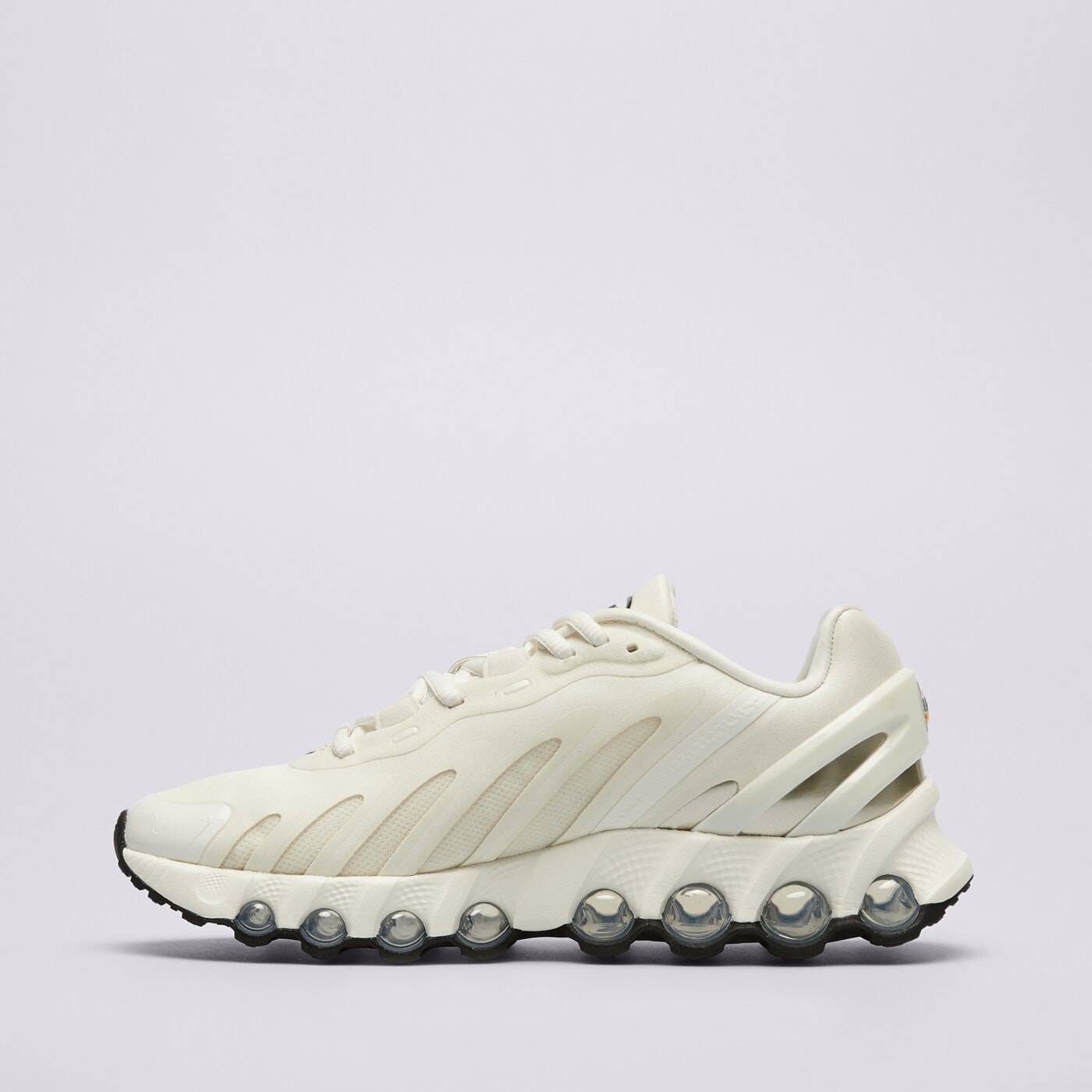 Дамски маратонки NIKE W AIR MAX DN8 hf5509-101 цвят кремав