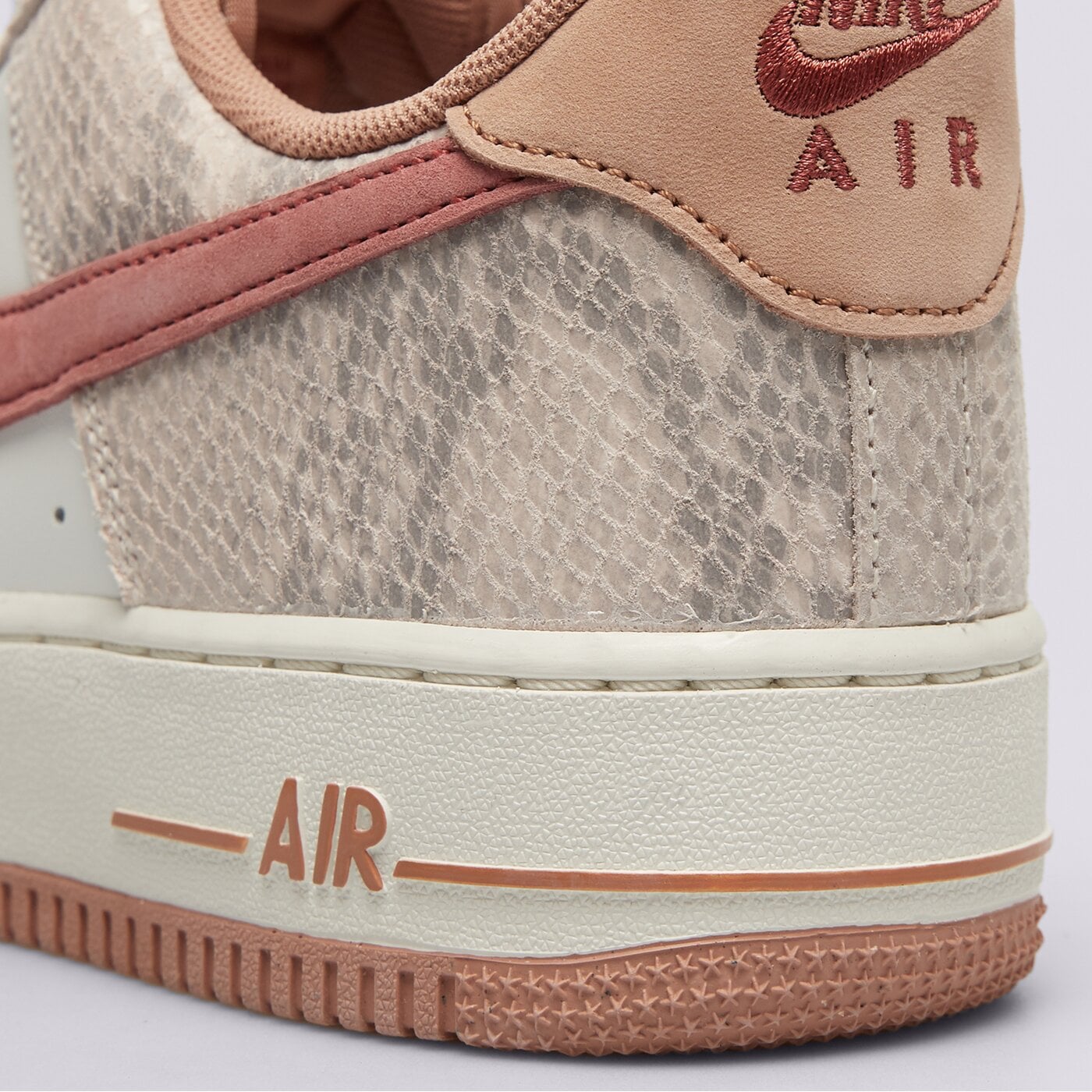 Мъжки маратонки NIKE AIR FORCE 1 '07 LV8 hf2898-100 цвят бял