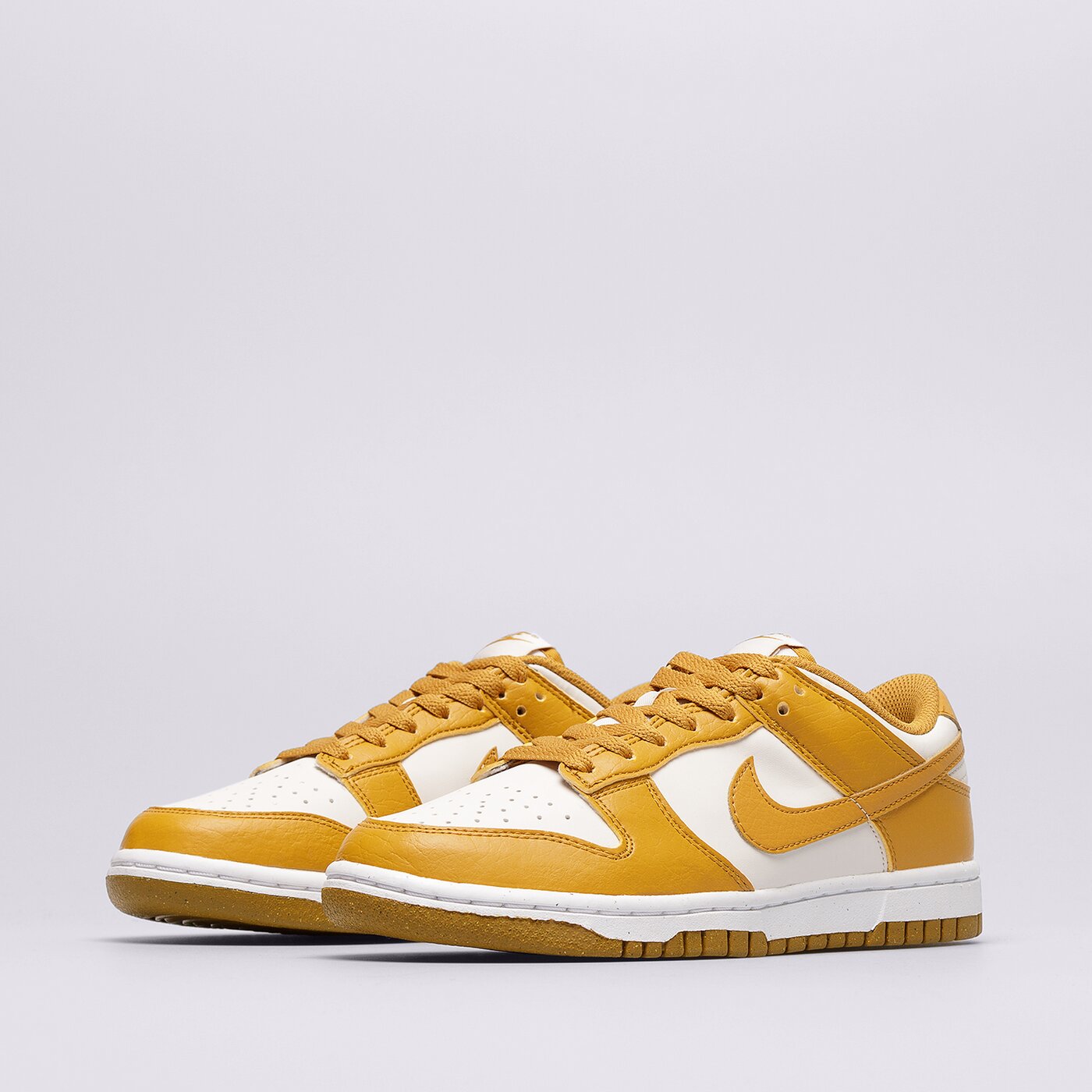 Дамски маратонки NIKE DUNK LOW NEXT NATURE dn1431-001 цвят оранжев