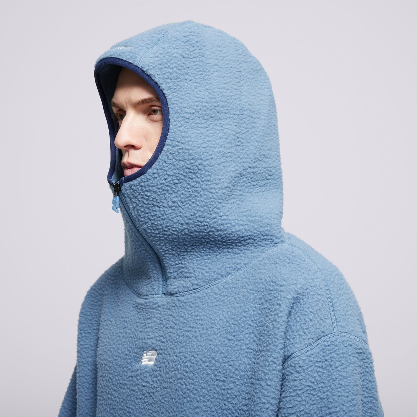 Мъжки суичър NEW BALANCE СУИТЧЪР С КАЧУЛКА HOOPS SHERPA ТОП mt44584heb цвят син