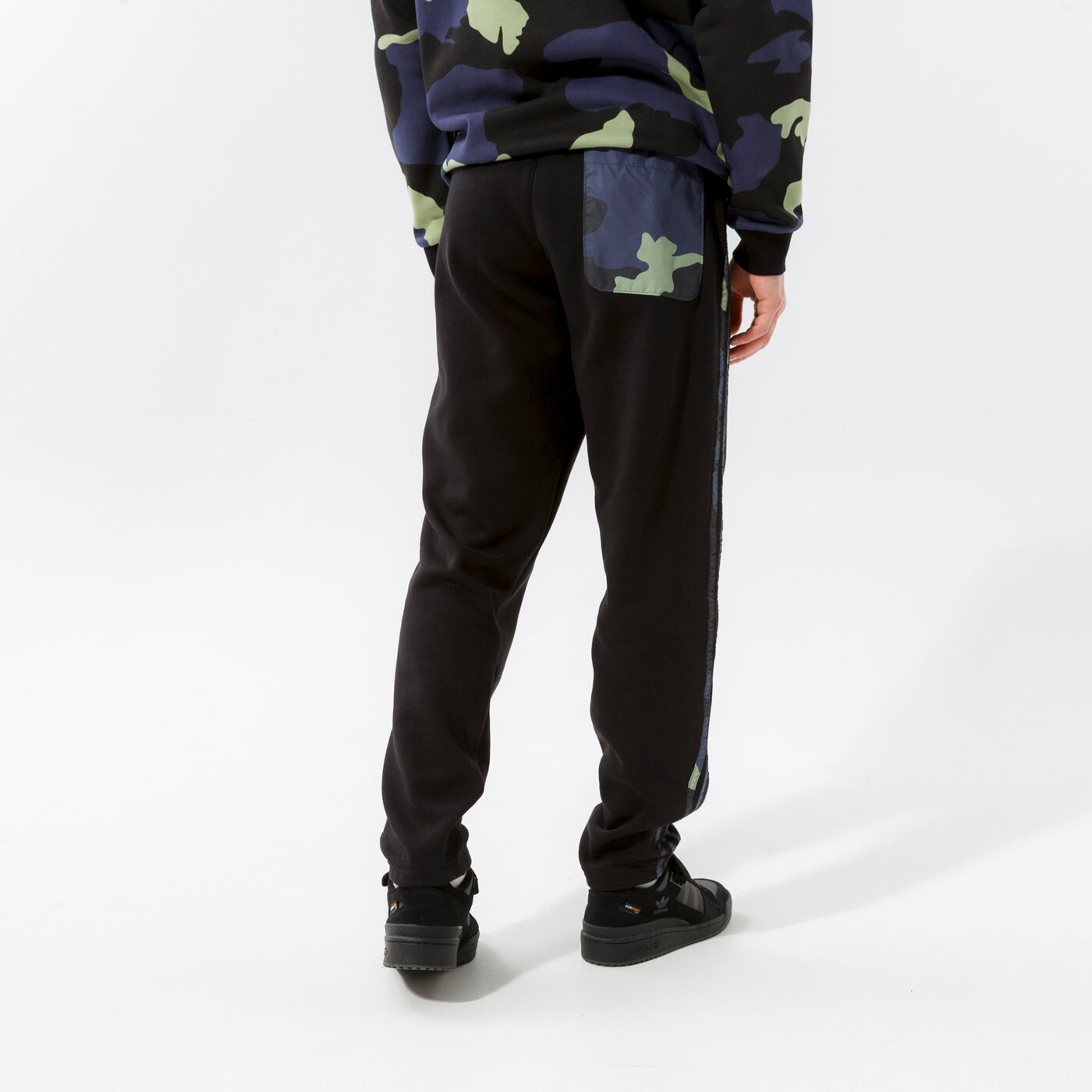 Мъжки панталони ADIDAS ПАНТАЛОНИ CAMO PANTS hf4878 цвят черен