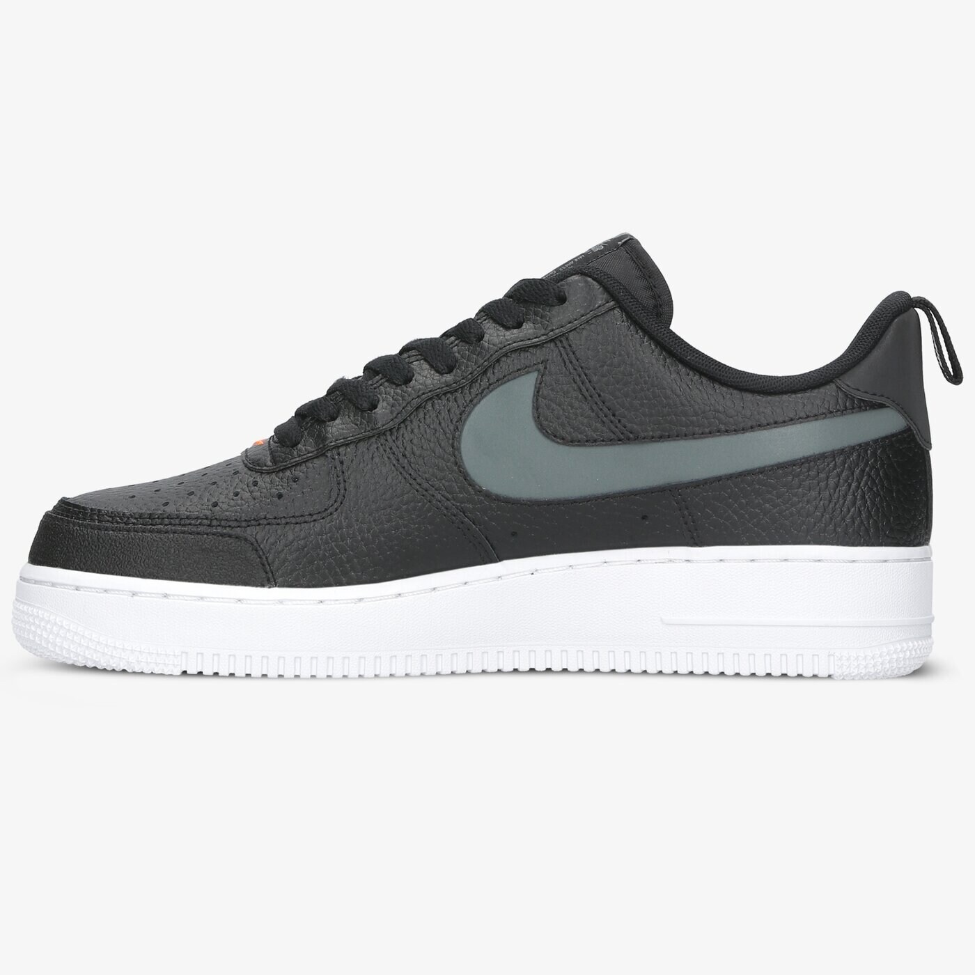 Мъжки маратонки NIKE AIR FORCE 1 LV8 dj6887-001 цвят черен