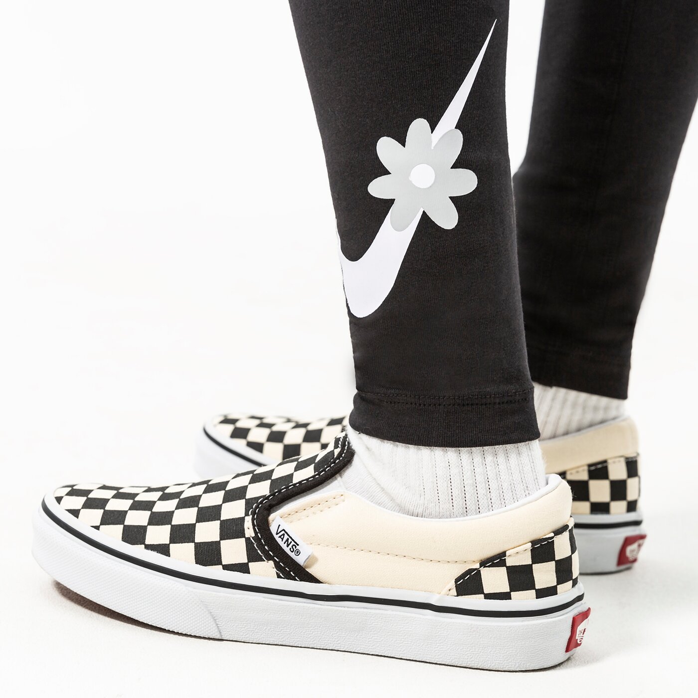 Детски панталони NIKE КЛИН G NSW ESSNTL LGGNG ENERGY GIRL dm8390-010 цвят черен