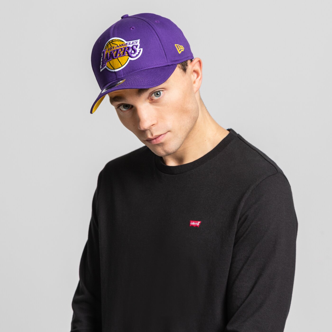 Мъжка шапка с козирка NEW ERA ШАПКА TEAM COLOUR 9FIFTY LAKERS LOS ANGELES LAKERS T 60137571 цвят виолетов