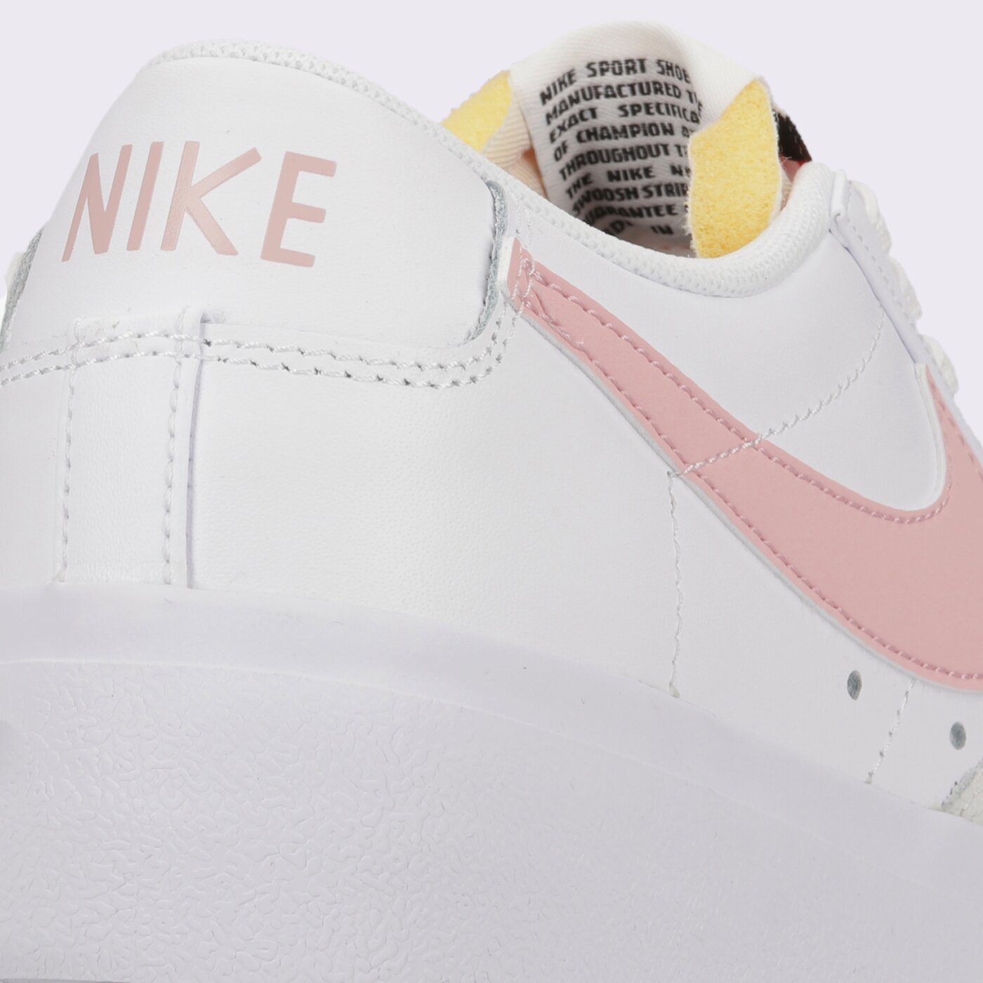 Дамски маратонки NIKE BLAZER LOW PLATFORM  dj0292-103 цвят бял
