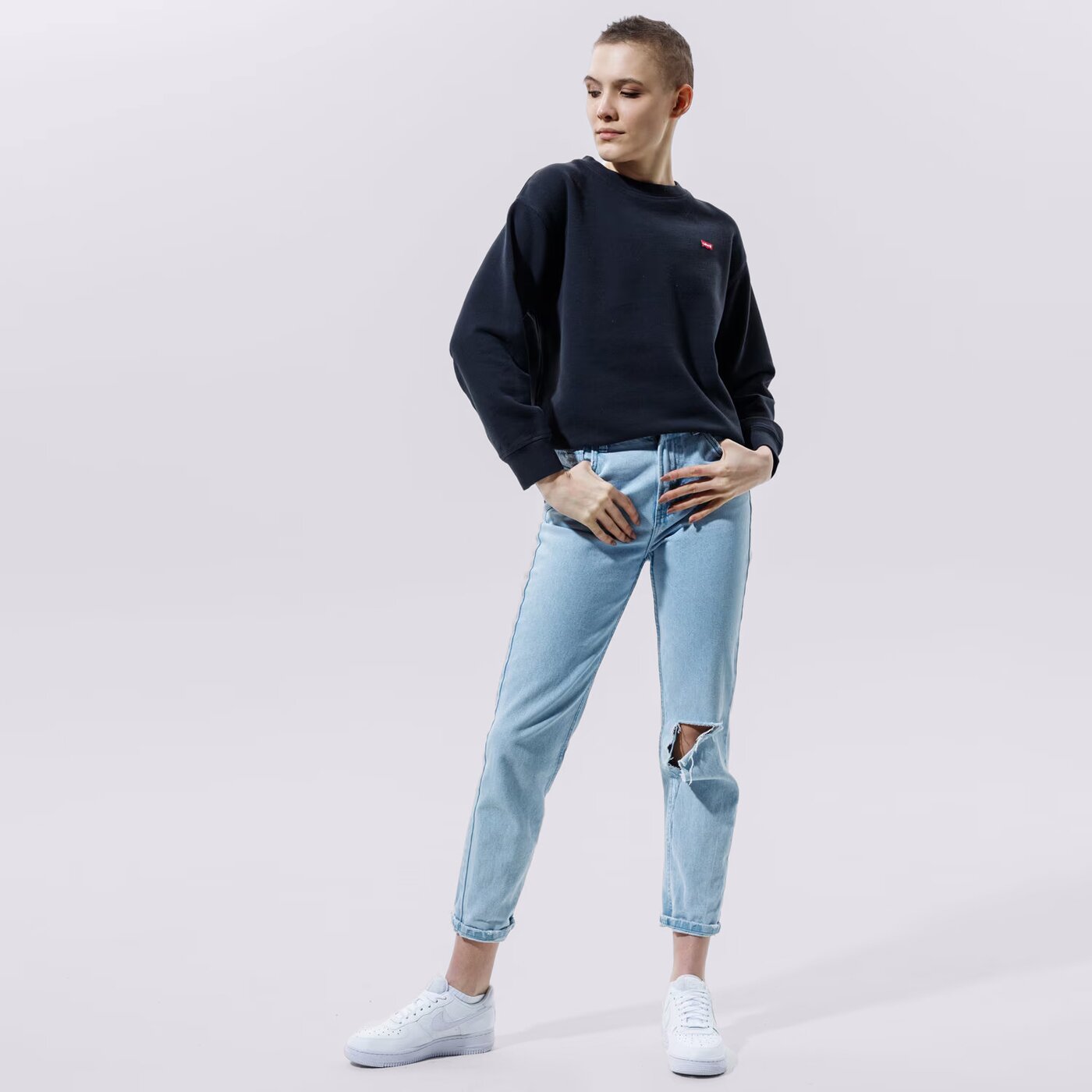 Дамски суичър LEVI'S СУИТЧЪР STANDARD CREW 24688-0006 цвят черен