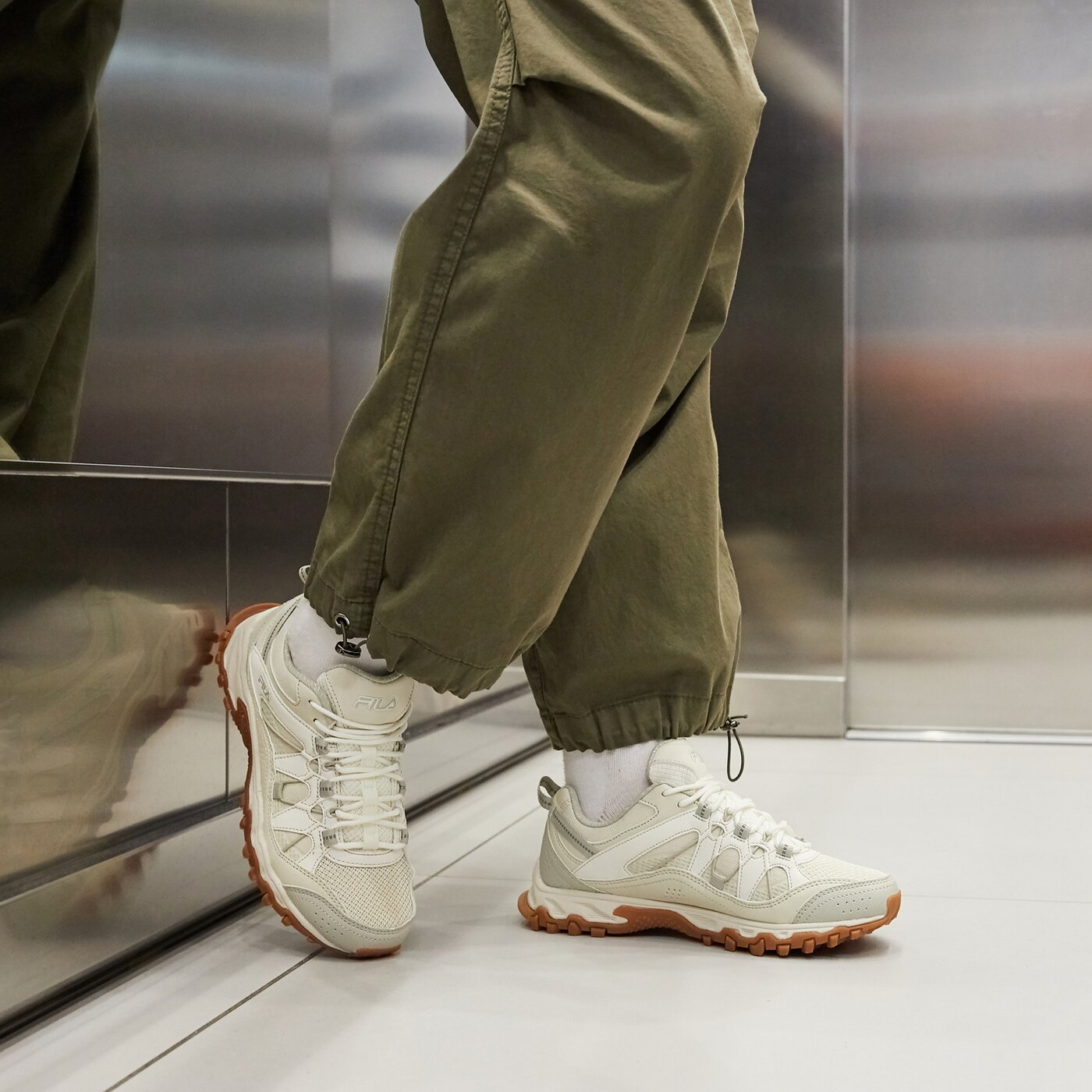 Дамски туристически обувки FILA EXPLORA 5jm01974154 цвят бежов