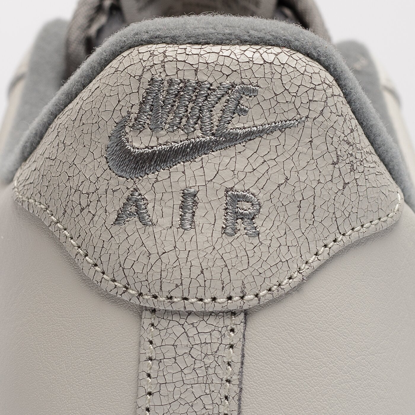 Мъжки маратонки NIKE AIR FORCE 1 '07 LX dc8894-001 цвят сив