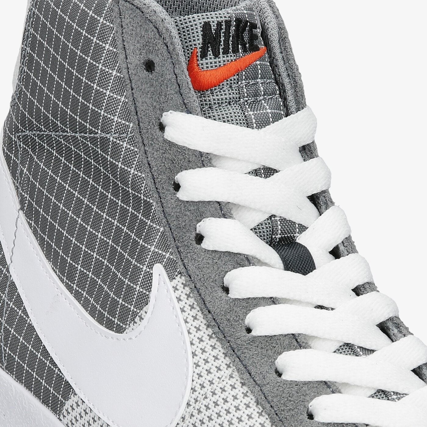 Мъжки маратонки NIKE BLAZER MID '77 PATCH dd1162-001 цвят сив