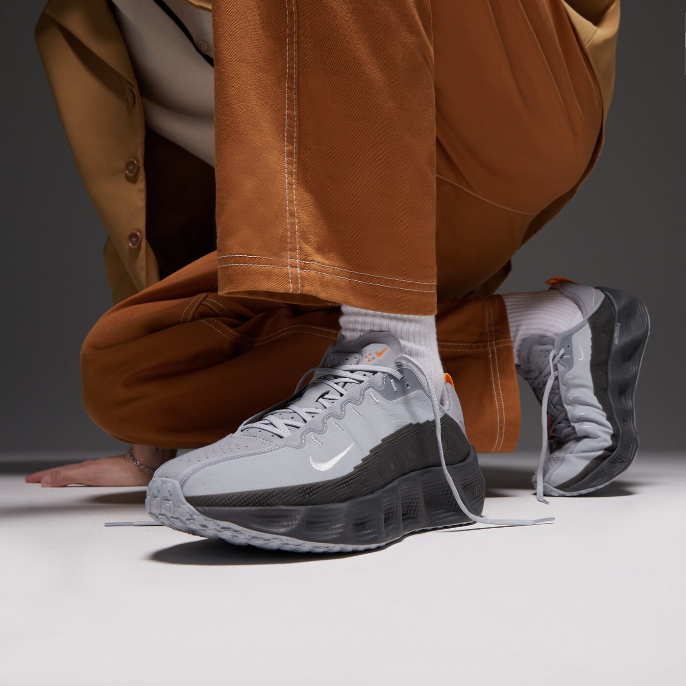 Мъжки маратонки NIKE AVA ROVER dx4215-004 цвят сив