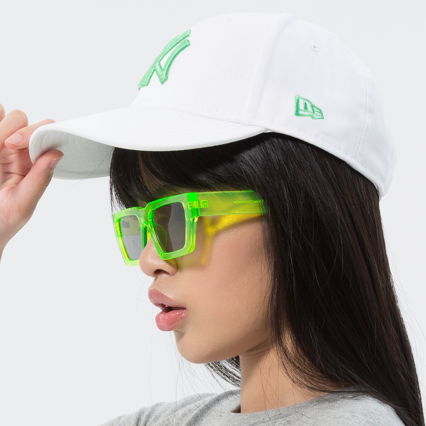 Дамска шапка с козирка NEW ERA ШАПКА WMNS ESS 940 NYY NEW YORK YANKEES WHIILG 60240301 цвят бял