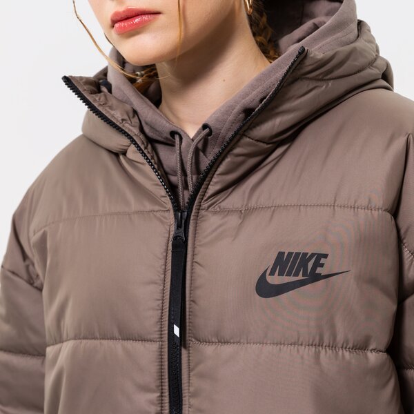 Дамско зимно яке NIKE ЯКЕ ЗИМНО W NSW SYN TF RPL HD JKT dx1797-040 цвят кафяв