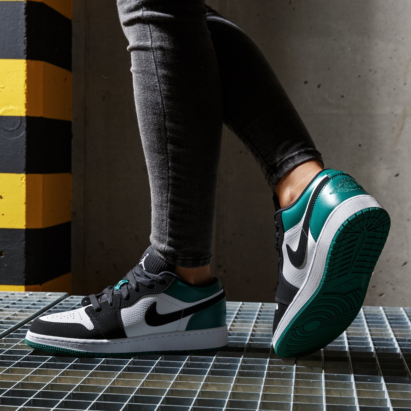 Детски маратонки AIR JORDAN 1 LOW (GS) 553560-113 цвят бял