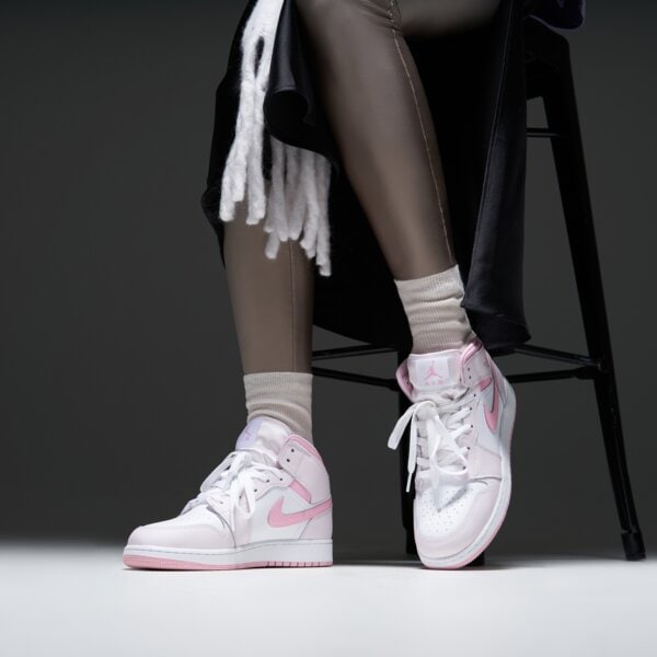 Дамски маратонки NIKE W ZOOM VOMERO 5 SDE hq0458-201 цвят кафяв