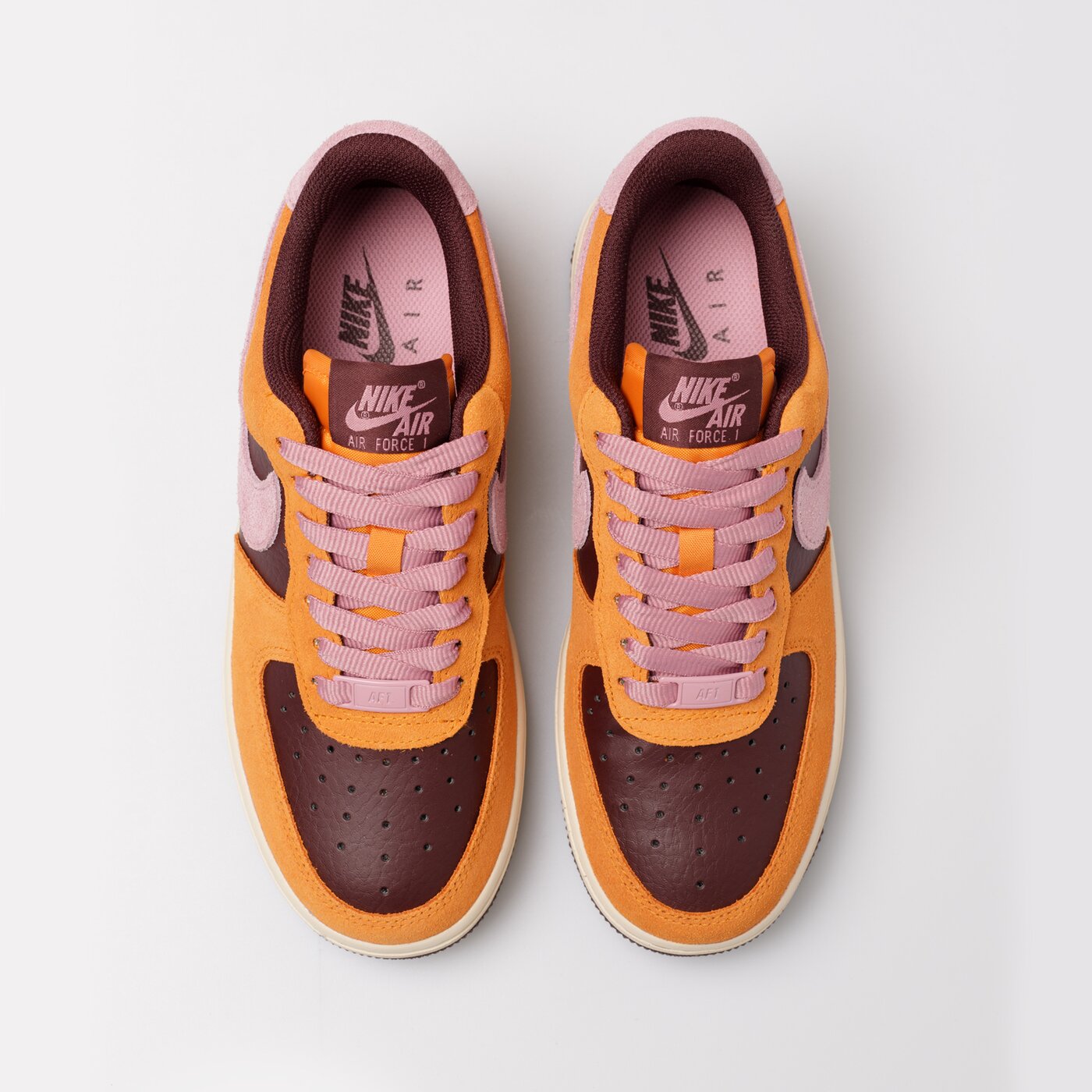 Дамски маратонки NIKE WMNS AIR FORCE 1 '07 ESO  dz5629-800 цвят оранжев