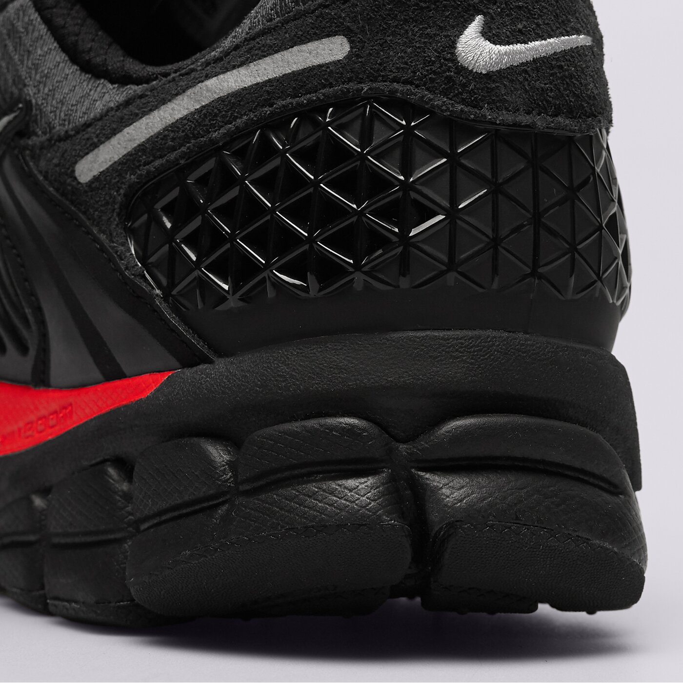 Мъжки маратонки NIKE ZOOM VOMERO 5 hv2527-002 цвят черен