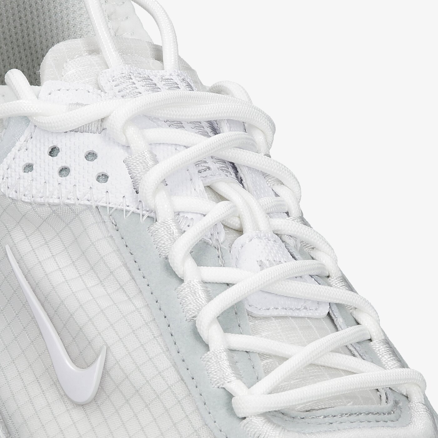 Мъжки маратонки NIKE REACT LIVE cv1772-101 цвят бял