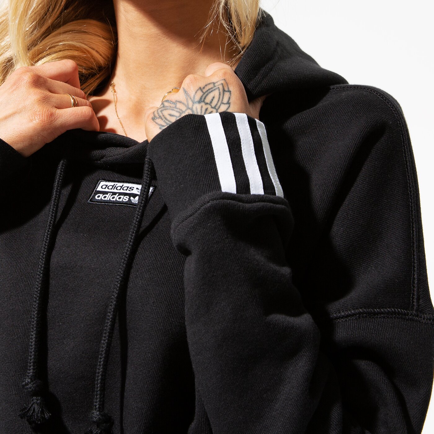 Дамски суичър ADIDAS СУИТЧЪР VOCAL CROP HOOD ej8537 цвят черен
