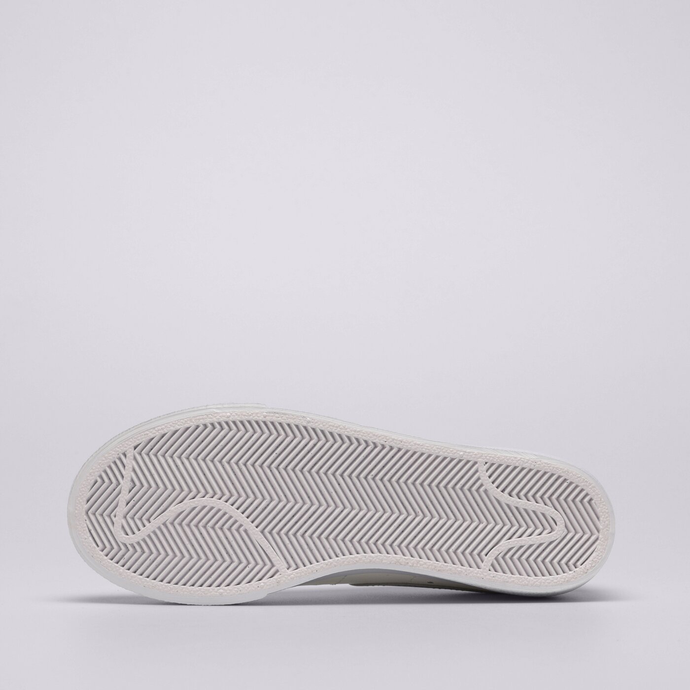 Дамски маратонки NIKE W BLAZER LOW PLATFORM dj0292-110 цвят бял