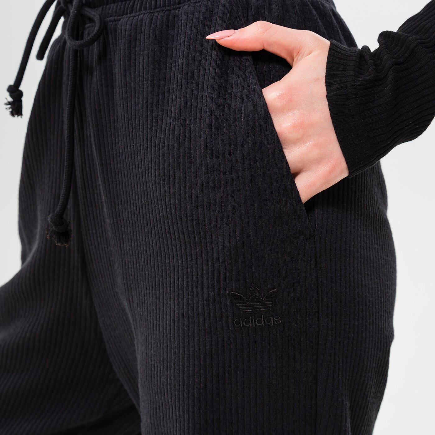 Дамски панталони ADIDAS ПАНТАЛОНИ RIB CUFFED PANT he9505 цвят черен