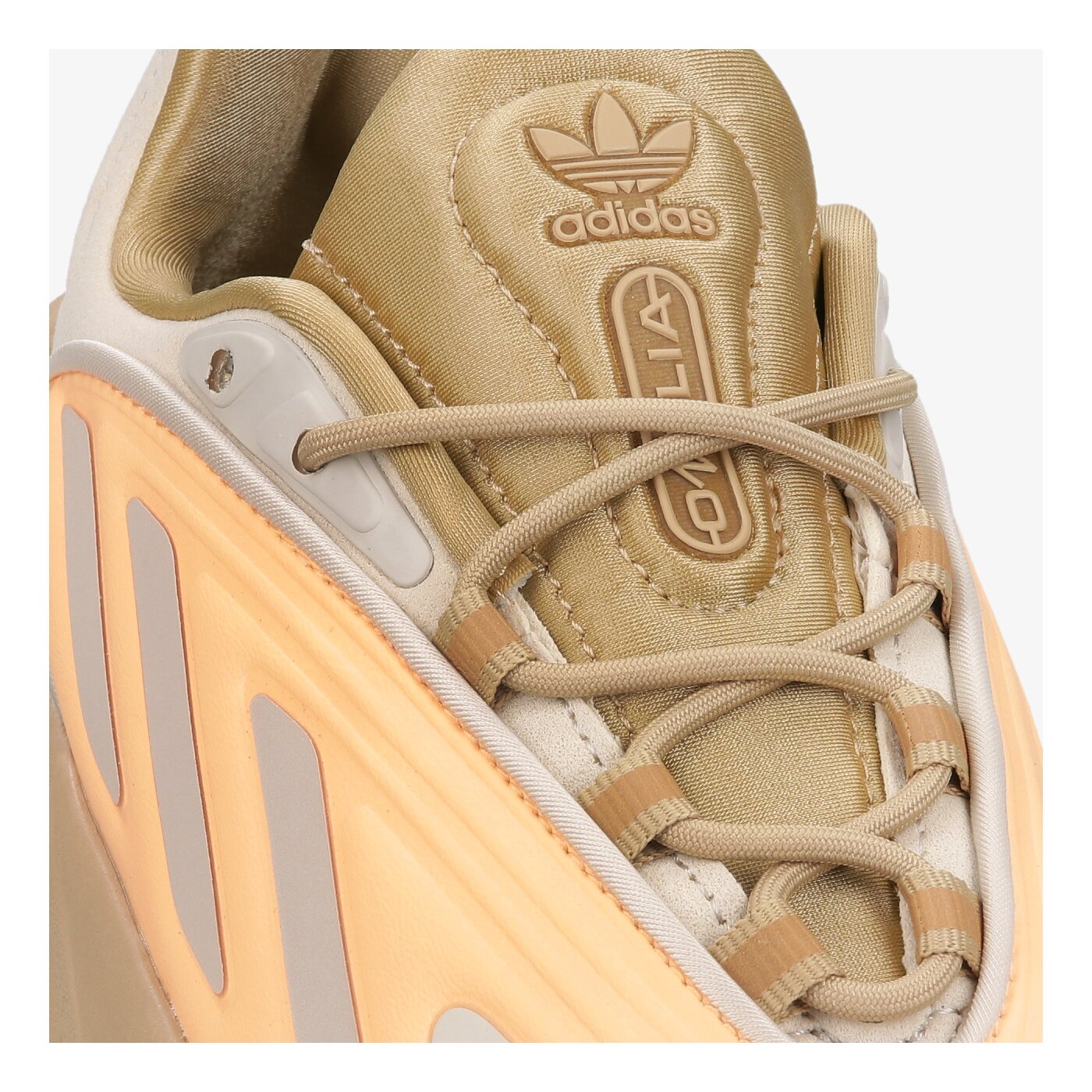 Дамски маратонки ADIDAS OZELIA h04254 цвят бежов